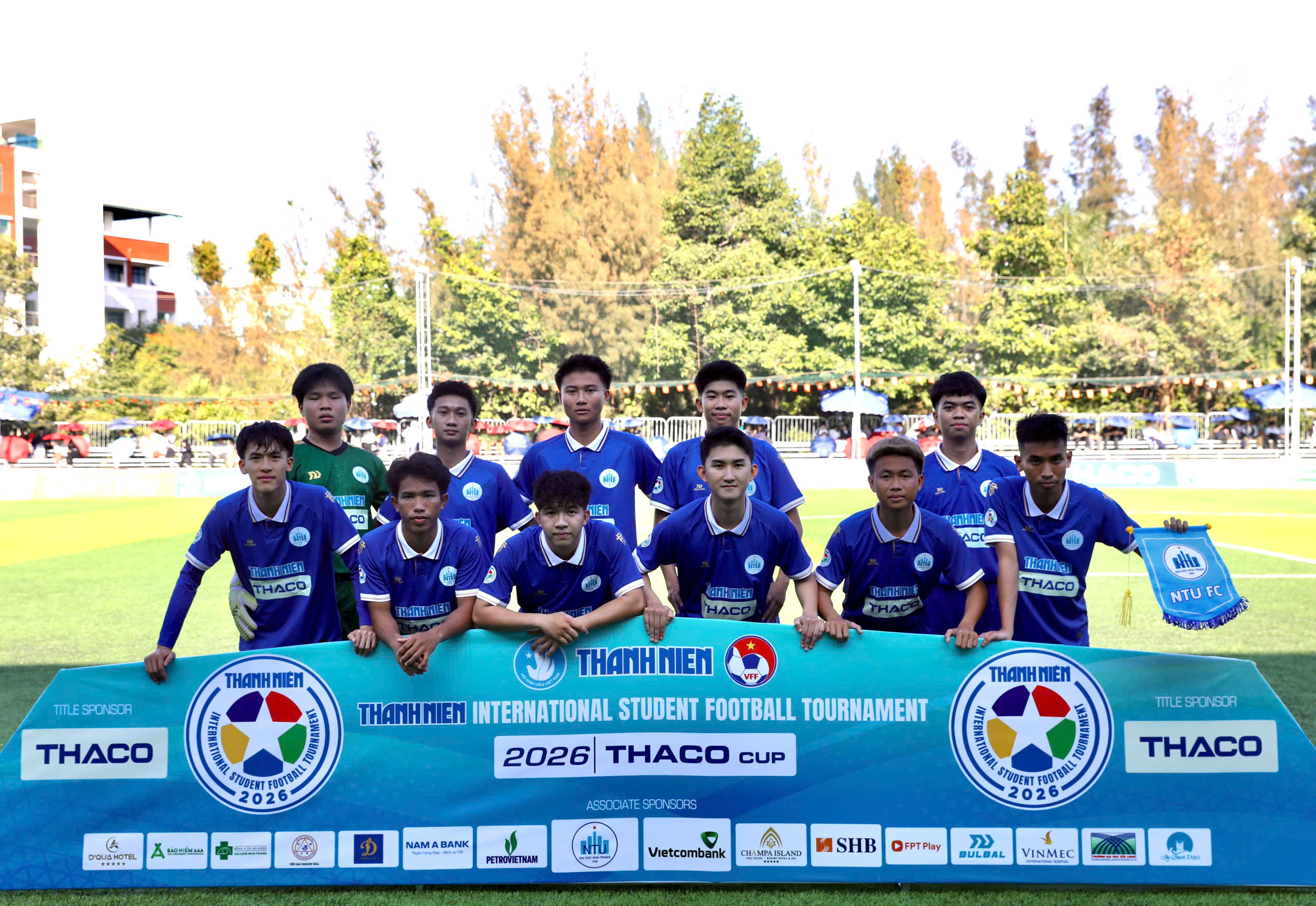 Ng&agrave;y Trường ĐH Nha Trang l&agrave;m lu mờ d&agrave;n sao từng kho&aacute;c &aacute;o U.23 L&agrave;o- Ảnh 1.