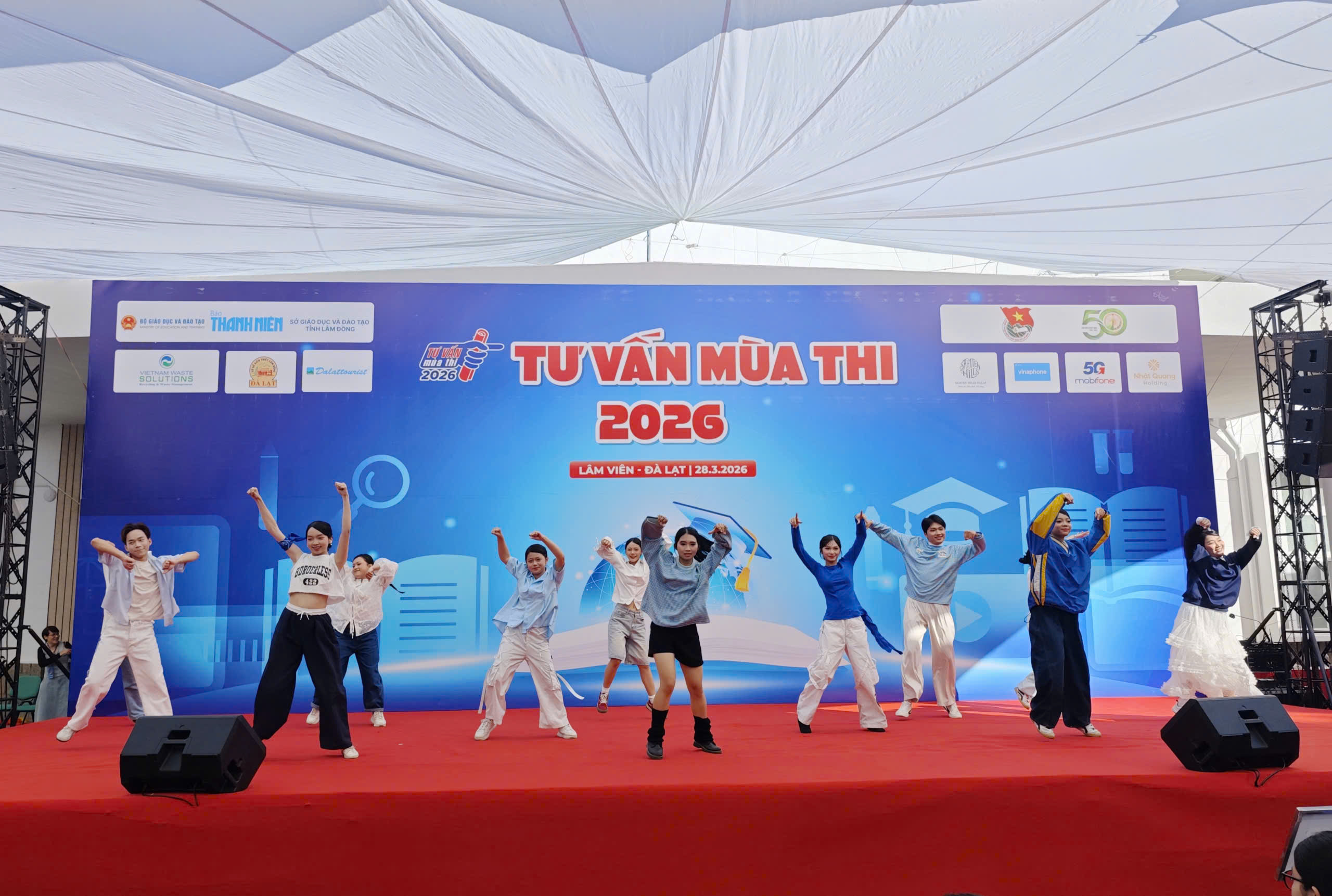 Vừa uống c&agrave; ph&ecirc; Đ&agrave; Lạt vừa... biết th&ocirc;ng tin thi tốt nghiệp THPT 2026- Ảnh 8.