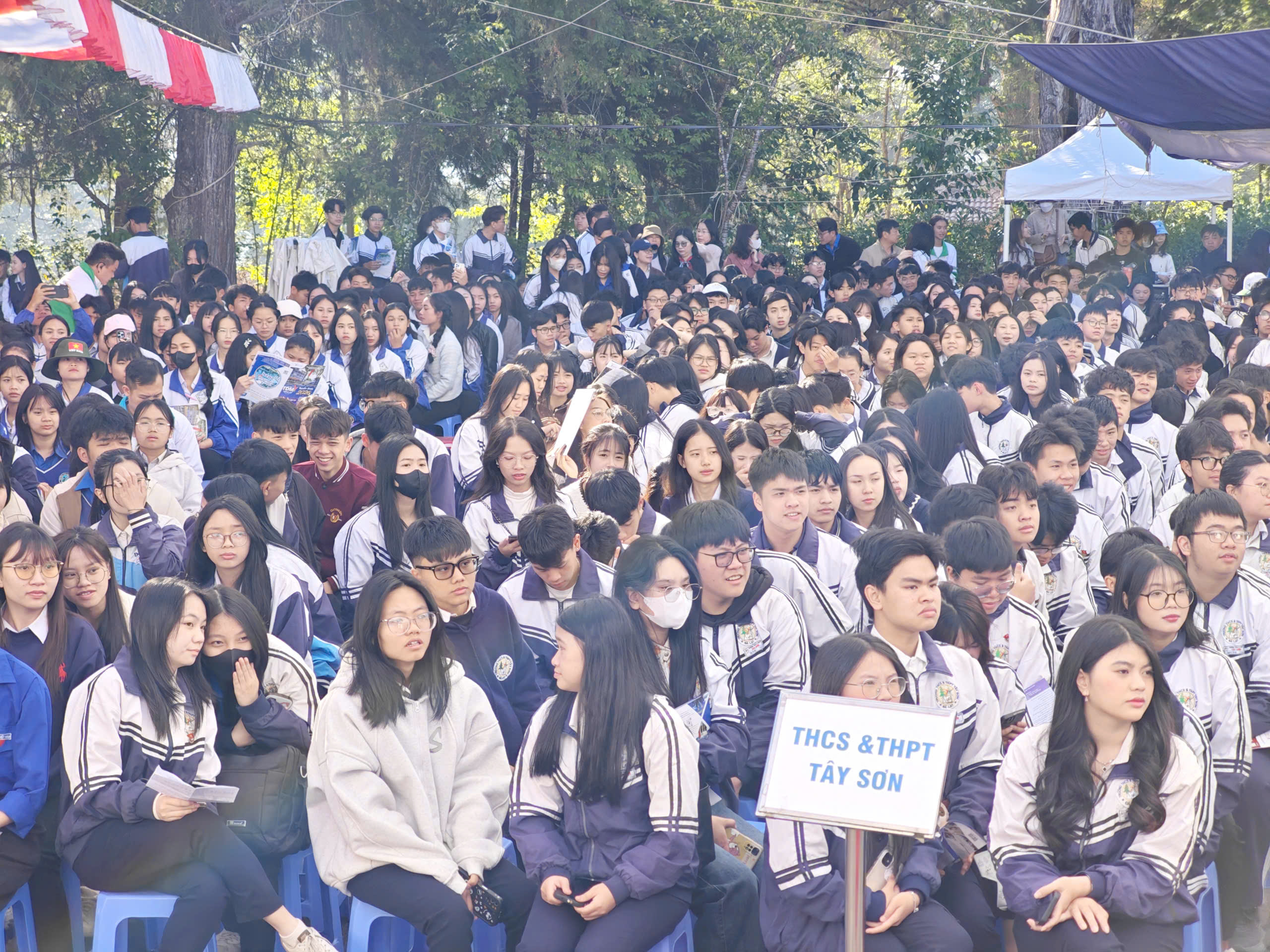 Bộ GD-ĐT lưu ý thí sinh về đăng ký thi tốt nghiệp THPT 2026 - Ảnh 2.