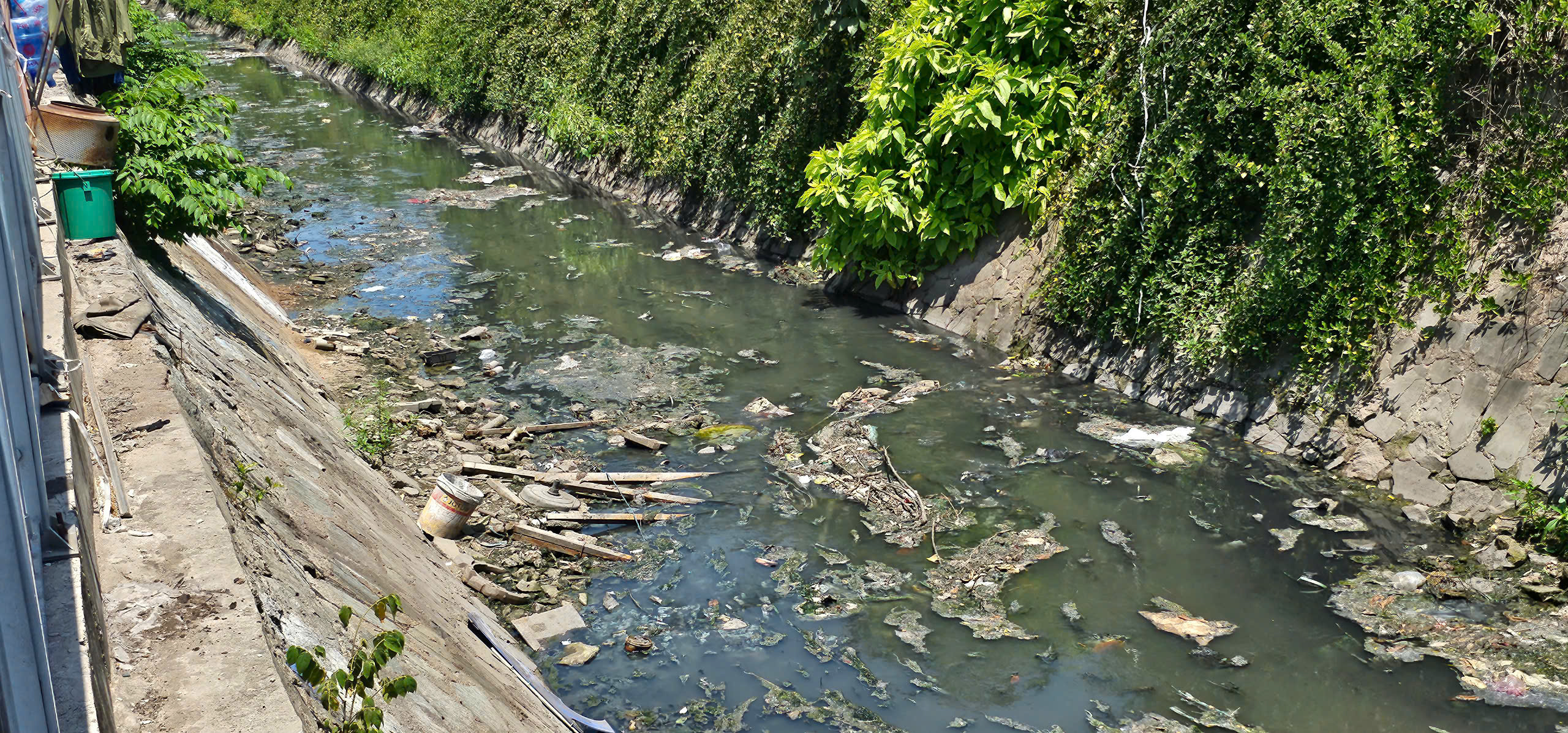 Ô nhiễm kênh 19 Tháng 5 ở TP.HCM: Rác thải bủa vây, nước đen bốc mùi thối- Ảnh 2. Ô nhiễm kênh 19 Tháng 5 ở TP.HCM: Rác thải bủa vây, nước đen bốc mùi thối- Ảnh 2.