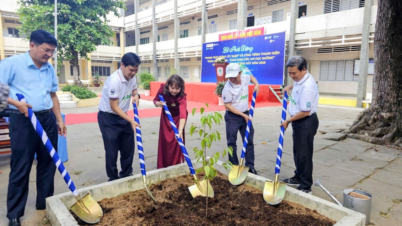 EVNSPC với nhiều hoạt động ý nghĩa hưởng ứng Giờ trái đất 2026- Ảnh 4. EVNSPC với nhiều hoạt động ý nghĩa hưởng ứng Giờ trái đất 2026- Ảnh 4.