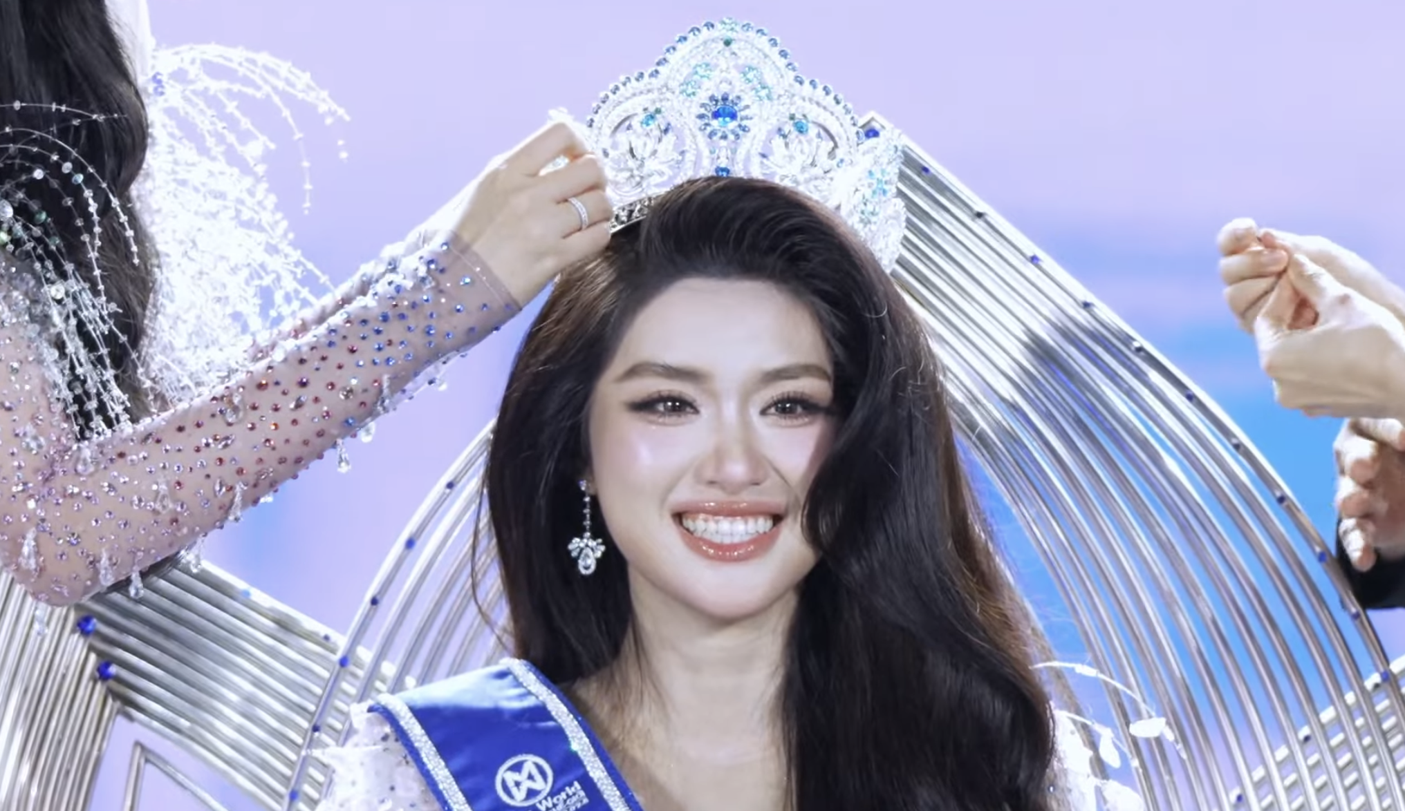 Phan Phương Oanh đăng quang Hoa hậu Thế giới Việt Nam 2025 - Ảnh 1.