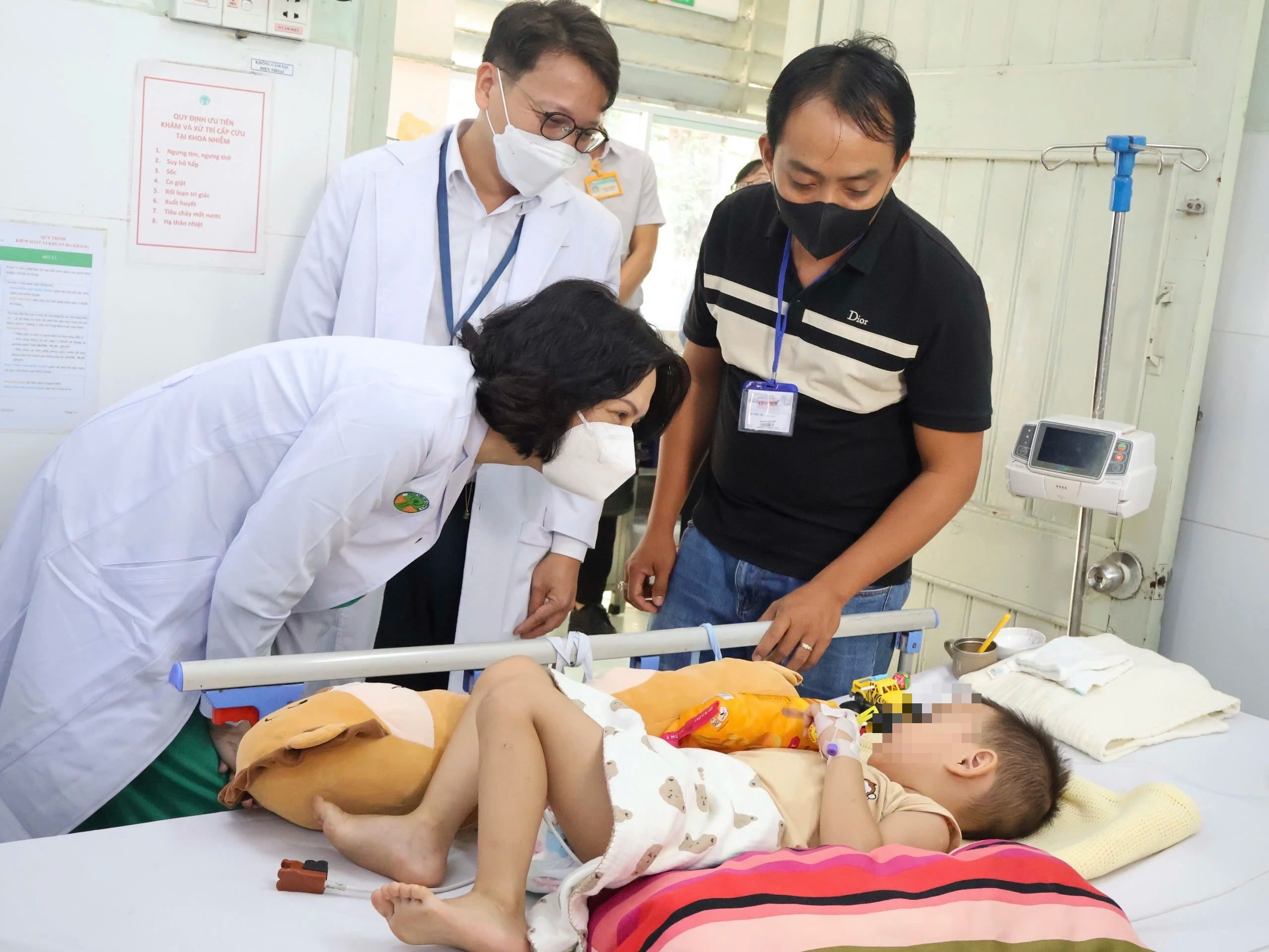 Khẩn cấp chặn dịch tay chân miệng  - Ảnh 1.