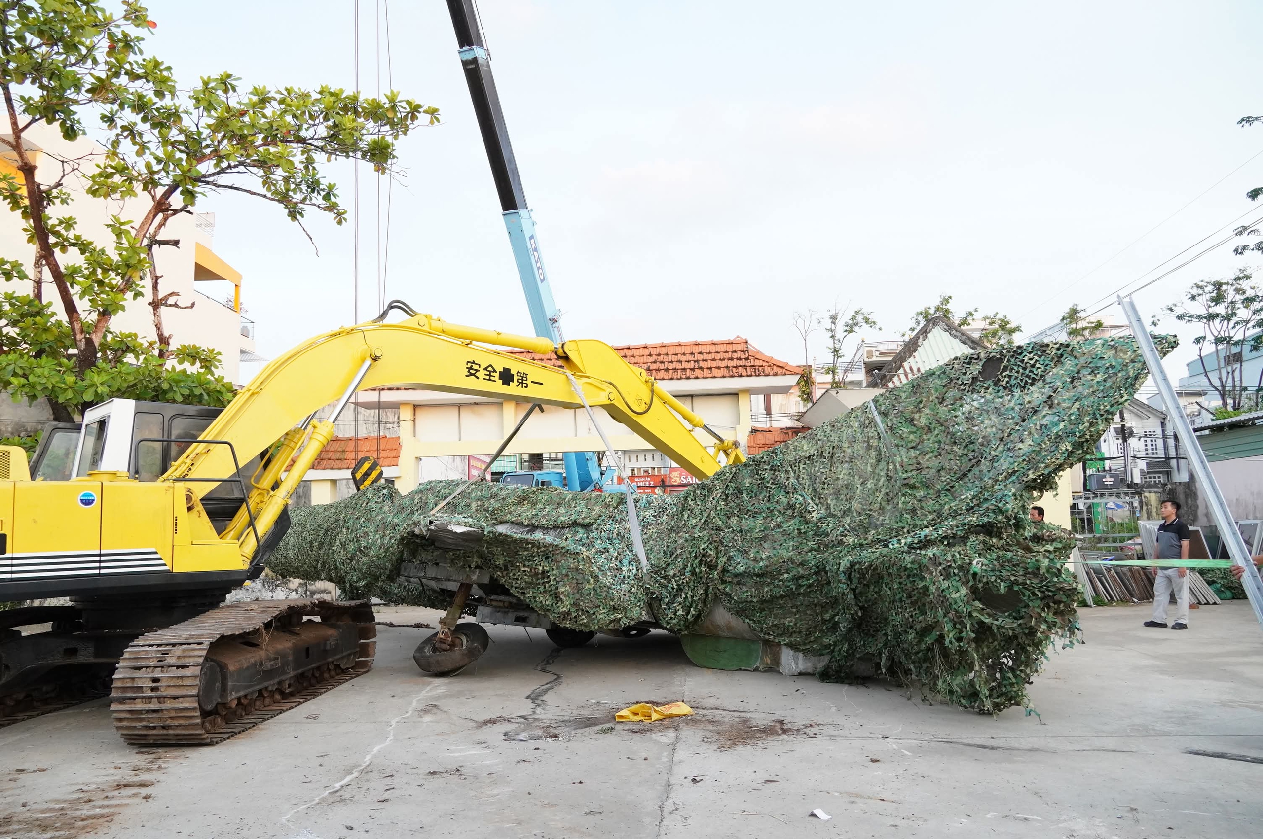 Vì sao di dời máy bay MiG-21 bị 'bỏ quên' ở Cà Mau vào ban đêm?   - Ảnh 2.