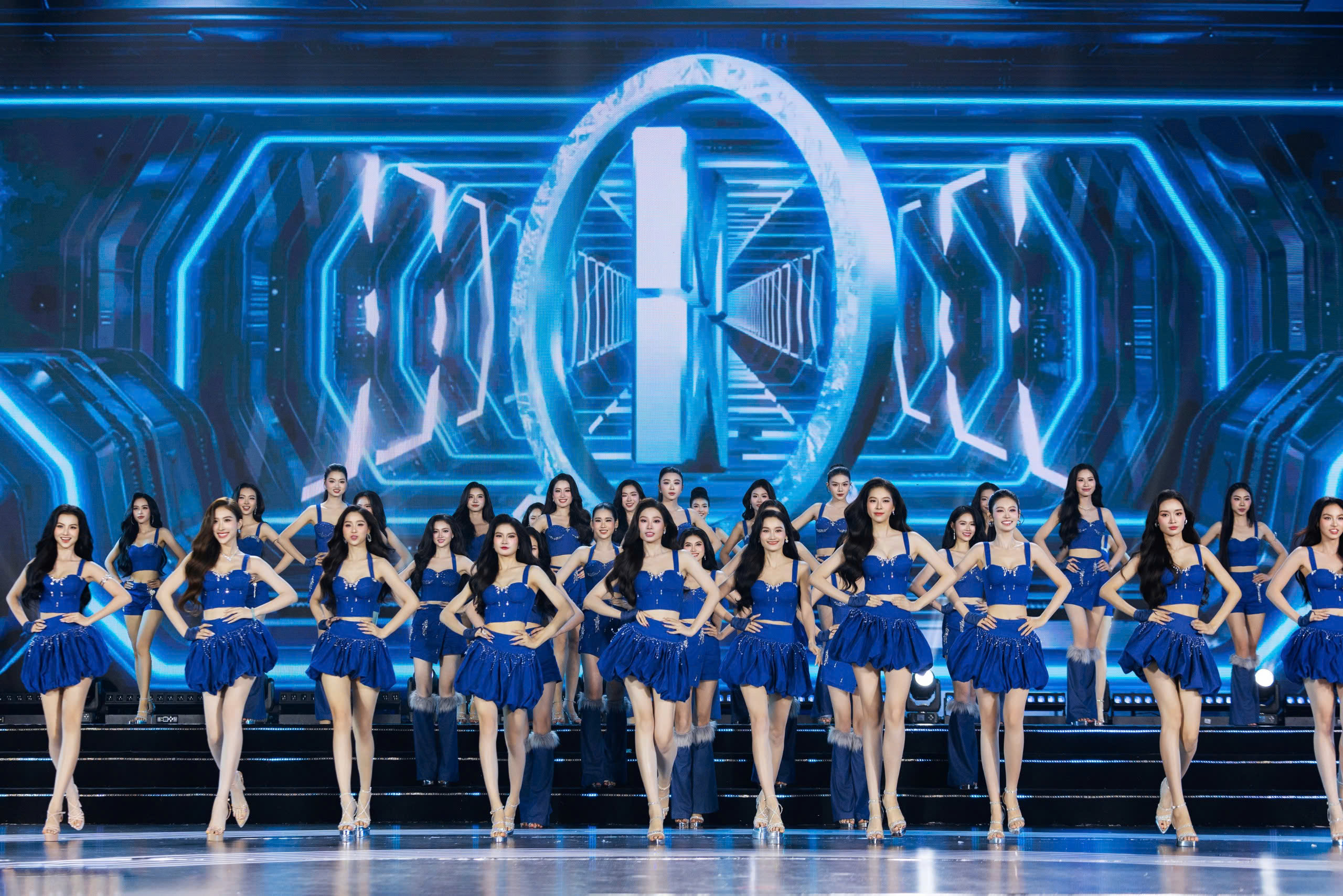 - Ảnh 1. Phan Phương Oanh đăng quang Hoa hậu Thế giới Việt Nam 2025 - Ảnh 1.