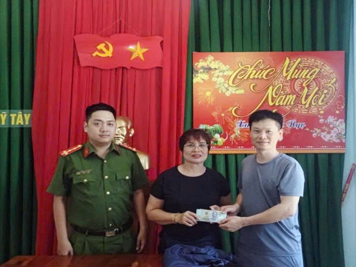 Gia Lai: Chủ quán cơm trả lại hơn 32 triệu đồng do khách đánh rơi - Ảnh 1.