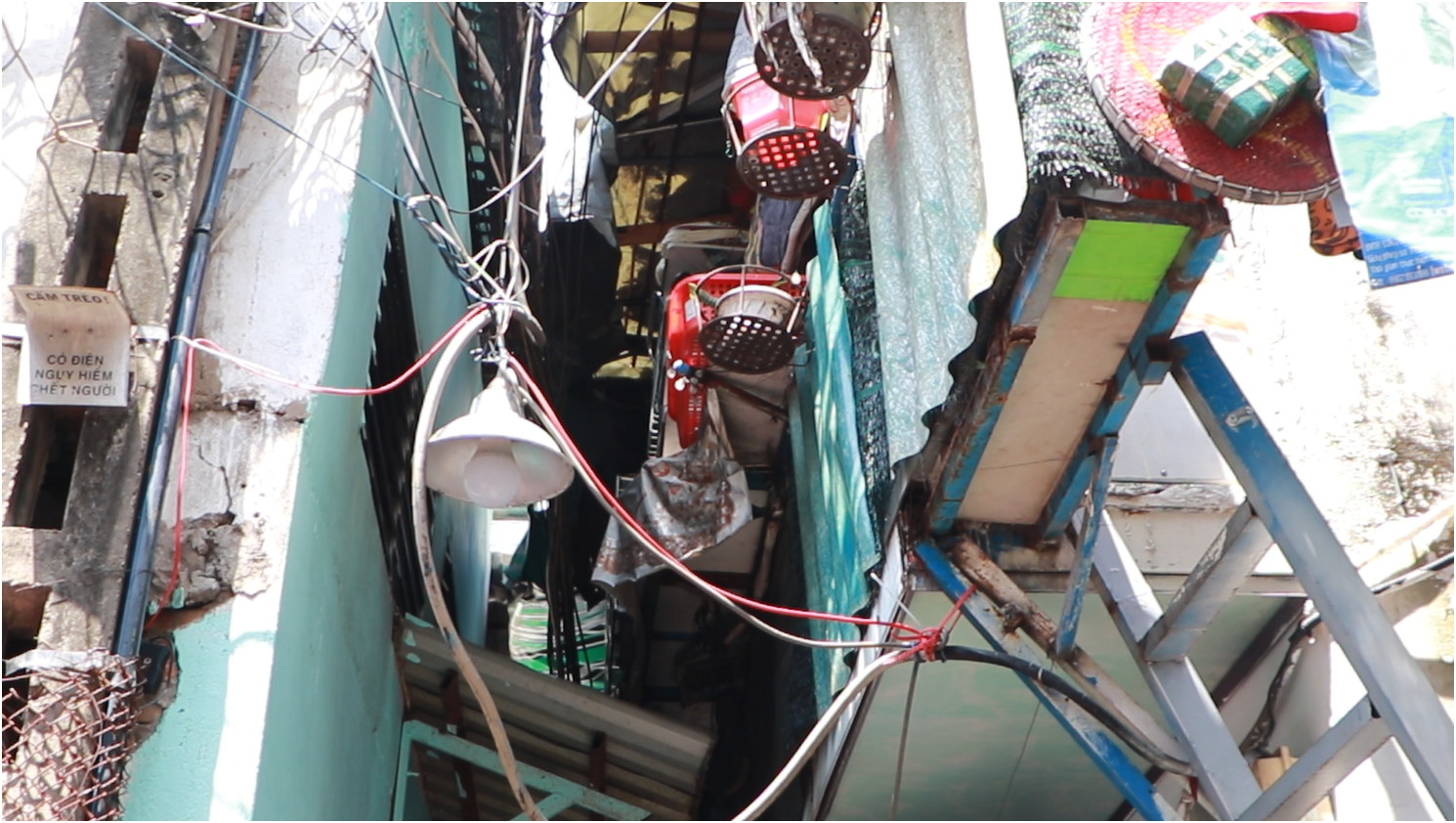 Những phận người &lsquo;khu Mả Lạng&rsquo; giữa đất v&agrave;ng - Mả Lạng chờ - Ảnh 1.