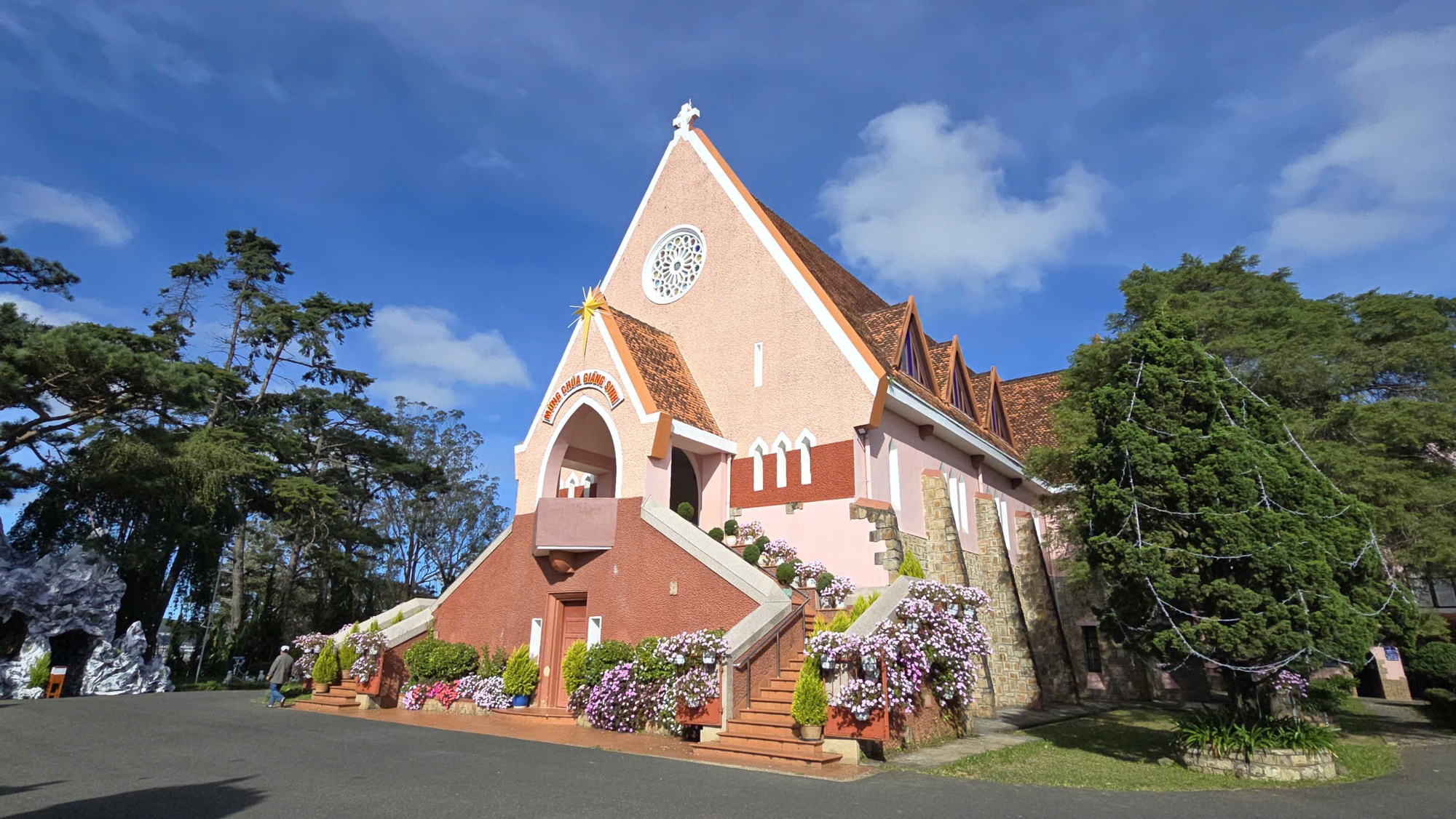 Nh&agrave; thờ Domaine de Marie - l&atilde;nh địa Đức B&agrave; giữa l&ograve;ng Đ&agrave; Lạt- Ảnh 1.