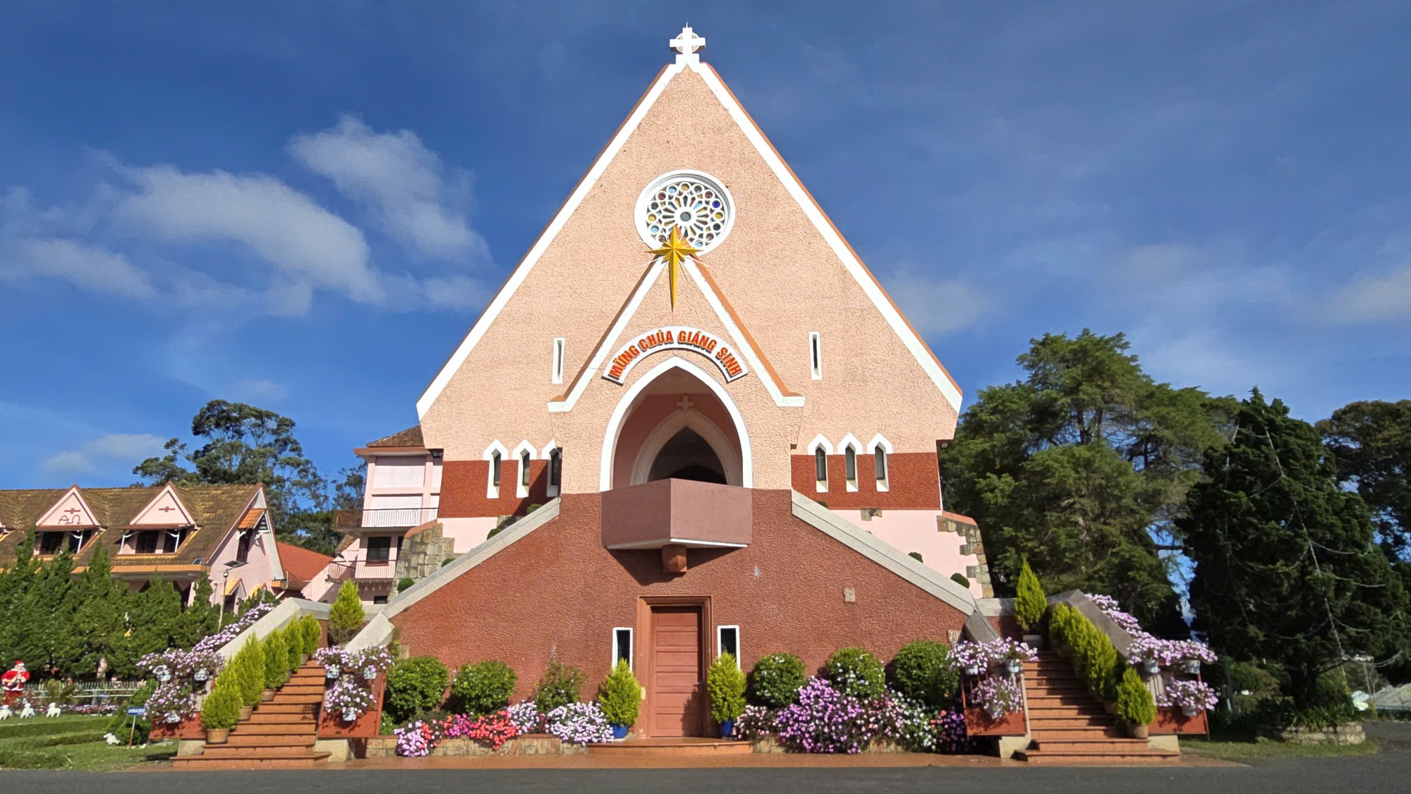 Nh&agrave; thờ Domaine de Marie - l&atilde;nh địa Đức B&agrave; giữa l&ograve;ng Đ&agrave; Lạt- Ảnh 2.