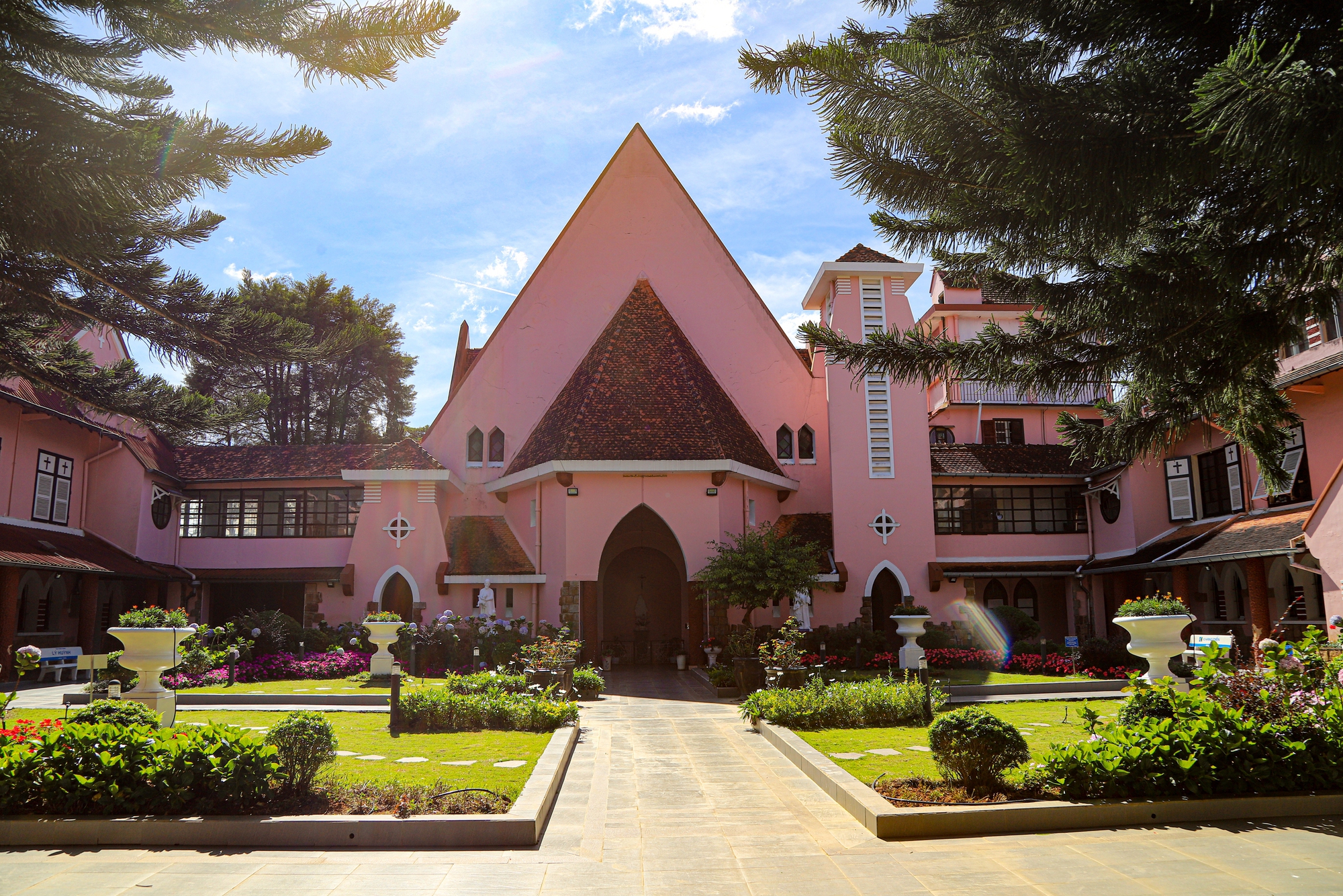 Nh&agrave; thờ Domaine de Marie - l&atilde;nh địa Đức B&agrave; giữa l&ograve;ng Đ&agrave; Lạt- Ảnh 5.