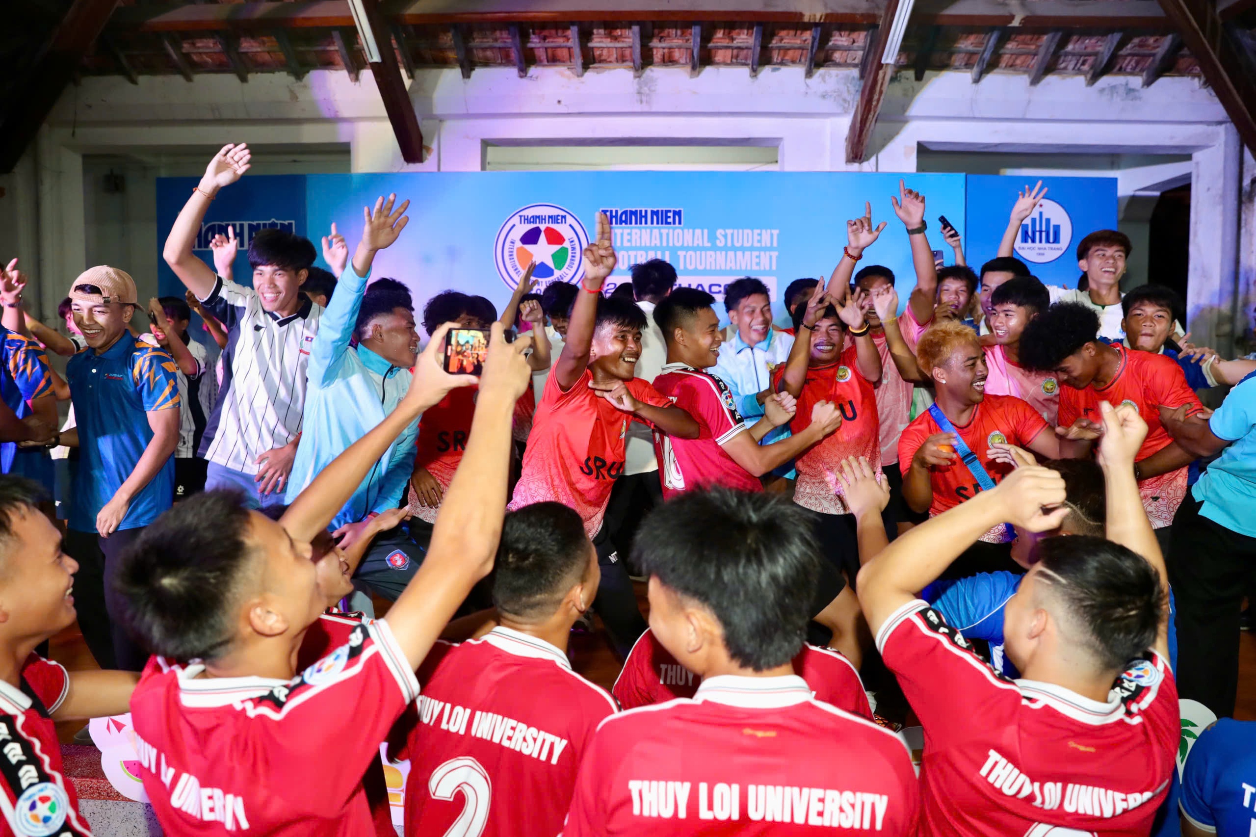 Đ&ecirc;m gala &lsquo;vui hết nấc&rsquo;, giải Thanh Ni&ecirc;n sinh vi&ecirc;n quốc tế kết nối t&igrave;nh bạn Đ&ocirc;ng Nam &Aacute;- Ảnh 10.