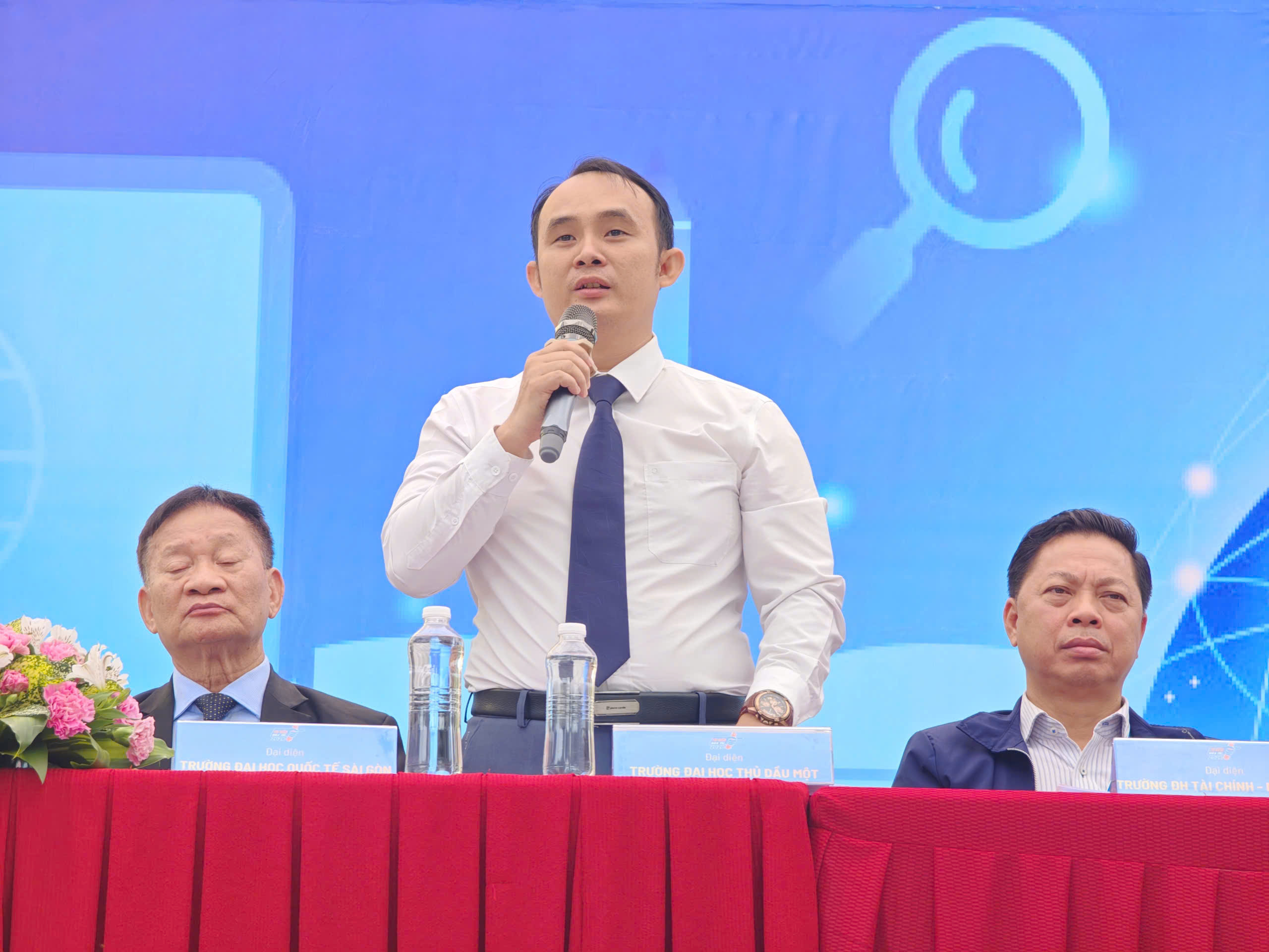 Tuyển sinh ĐH 2026: Nguy&ecirc;n tắc chọn nguyện vọng để v&agrave;o đ&uacute;ng ng&agrave;nh y&ecirc;u th&iacute;ch  - Ảnh 16.