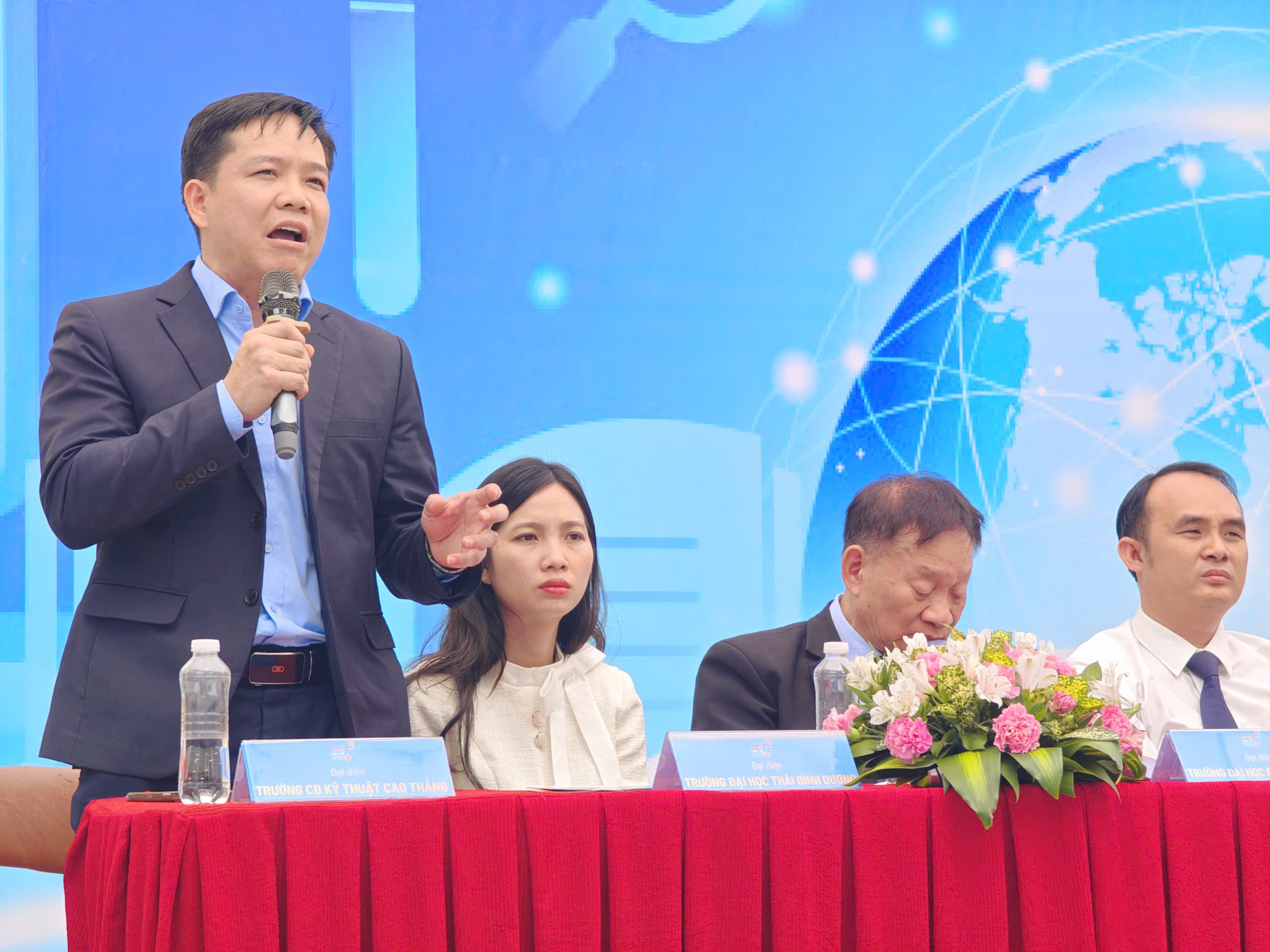 Tuyển sinh ĐH 2026: Nguy&ecirc;n tắc chọn nguyện vọng để v&agrave;o đ&uacute;ng ng&agrave;nh y&ecirc;u th&iacute;ch  - Ảnh 25.