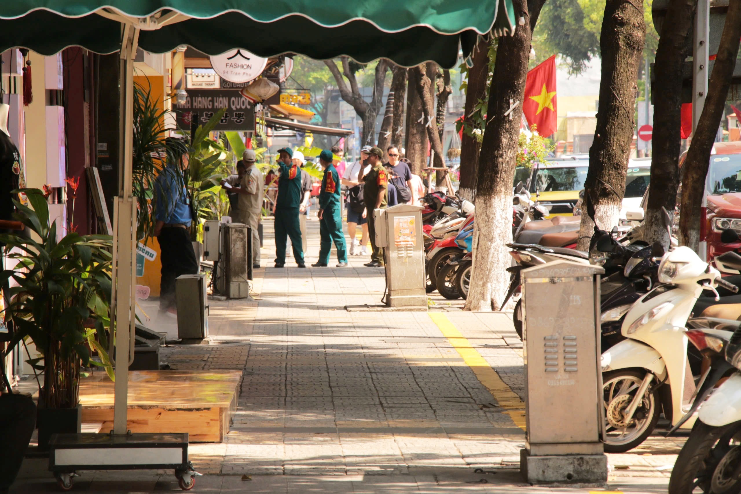 Vỉa h&egrave; Đ&agrave; Nẵng 'lột x&aacute;c', người d&acirc;n đồng thuận, du kh&aacute;ch ấn tượng- Ảnh 5.