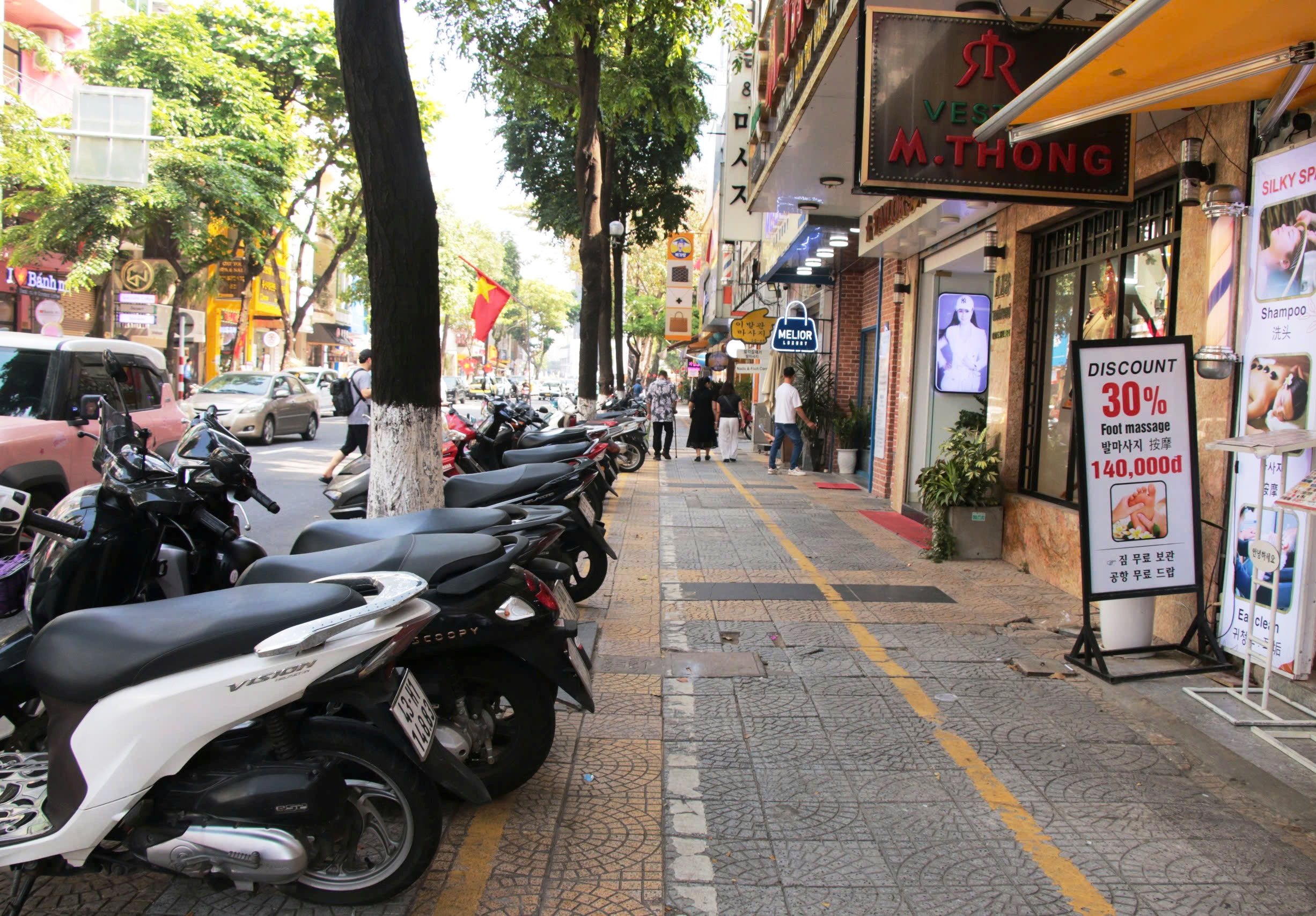 Vỉa h&egrave; Đ&agrave; Nẵng 'lột x&aacute;c', người d&acirc;n đồng thuận, du kh&aacute;ch ấn tượng- Ảnh 3.