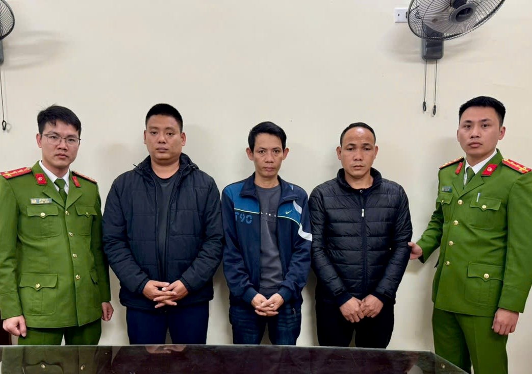 Bắt khẩn cấp nhóm đánh người nhập viện vì mâu thuẫn giao thông  - Ảnh 1.