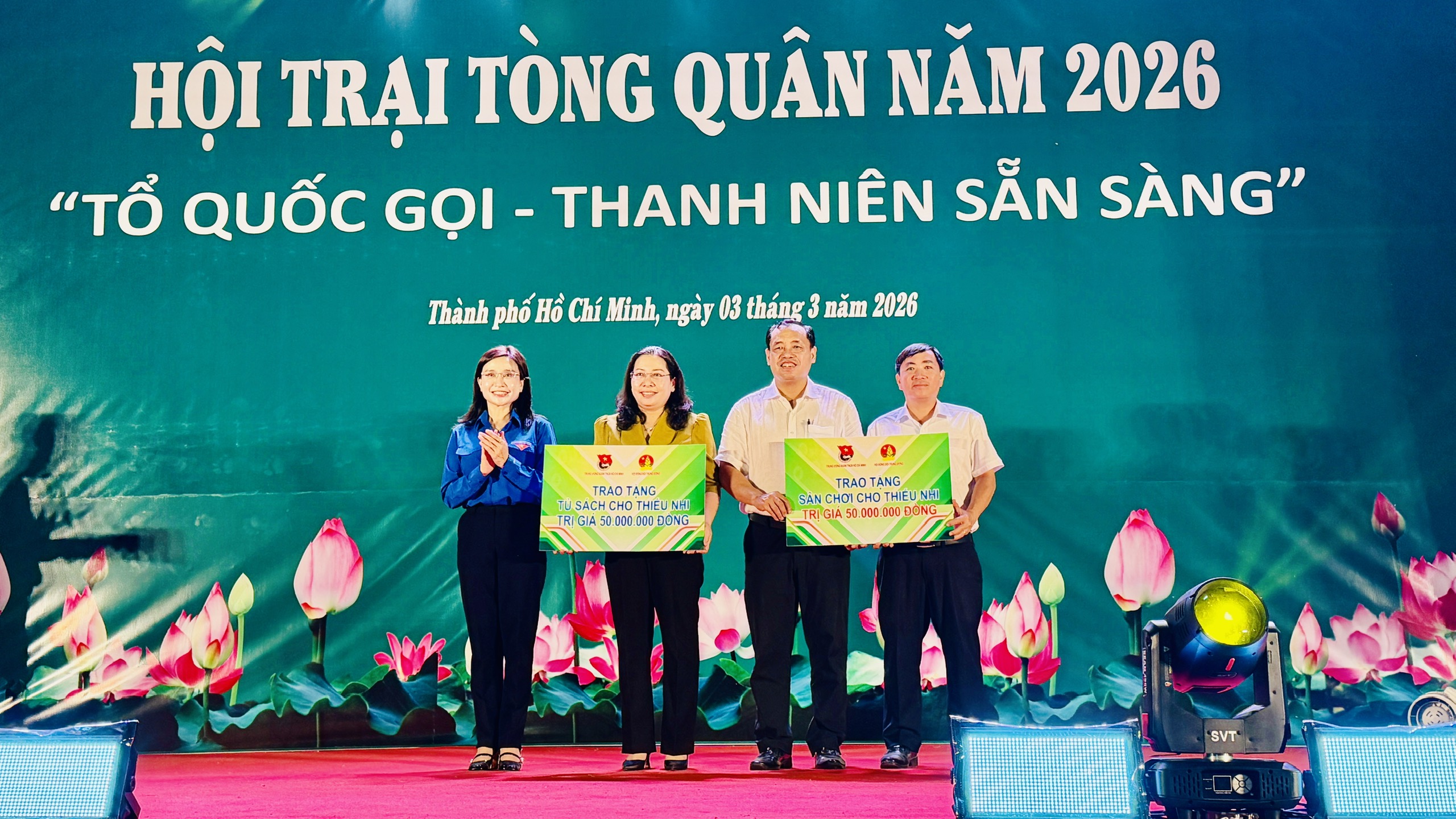 Chị Nguyễn Phạm Duy Trang dự đ&ecirc;m Hội trại t&ograve;ng qu&acirc;n x&atilde; Long H&ograve;a, TP.HCM - Ảnh 1.