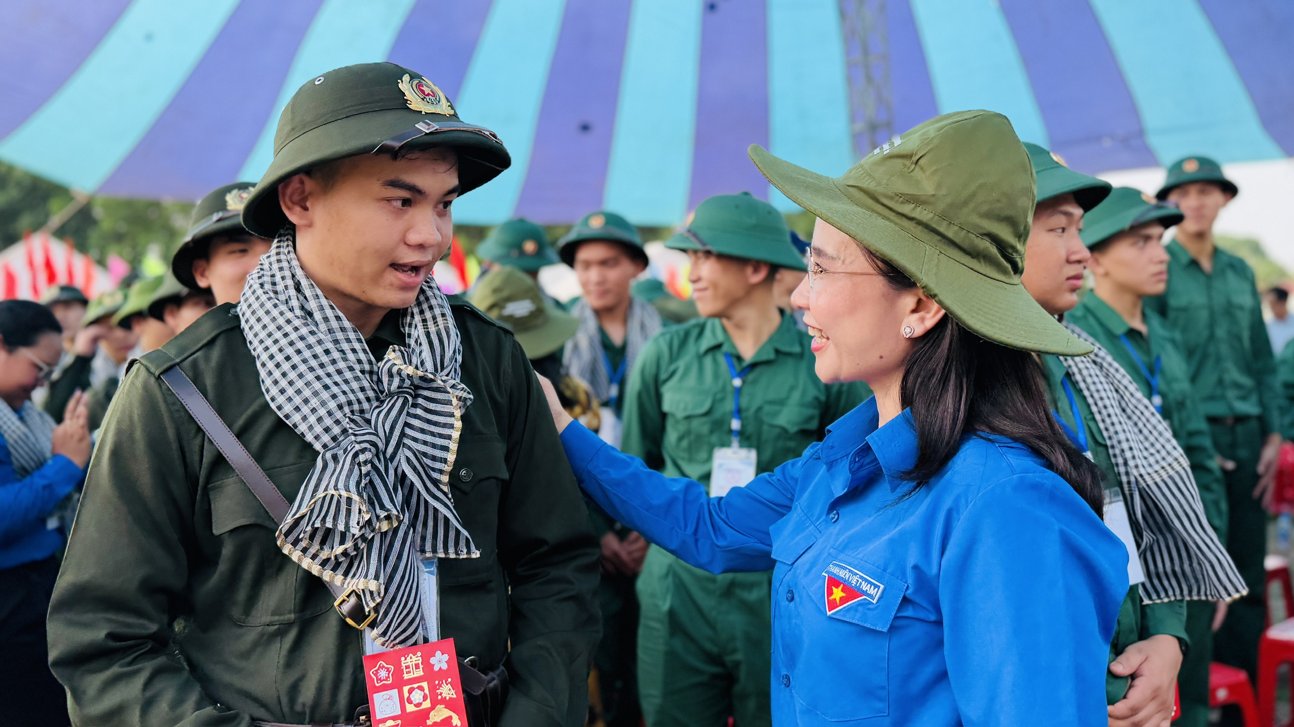 Chị Nguyễn Phạm Duy Trang dự đ&ecirc;m Hội trại t&ograve;ng qu&acirc;n x&atilde; Long H&ograve;a, TP.HCM - Ảnh 2.