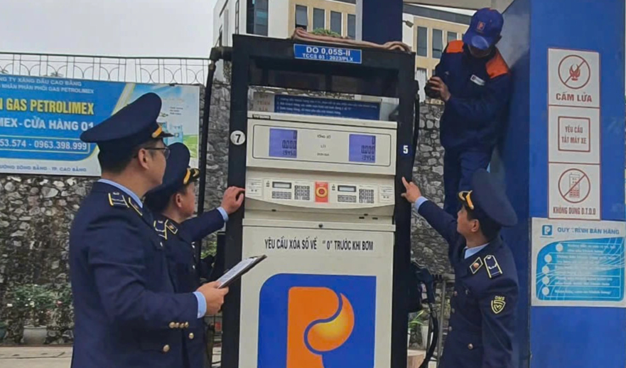 Bộ Công thương 'hỏa tốc' chỉ đạo kiểm tra, ngăn chặn tăng giá xăng dầu bất hợp lý- Ảnh 1.