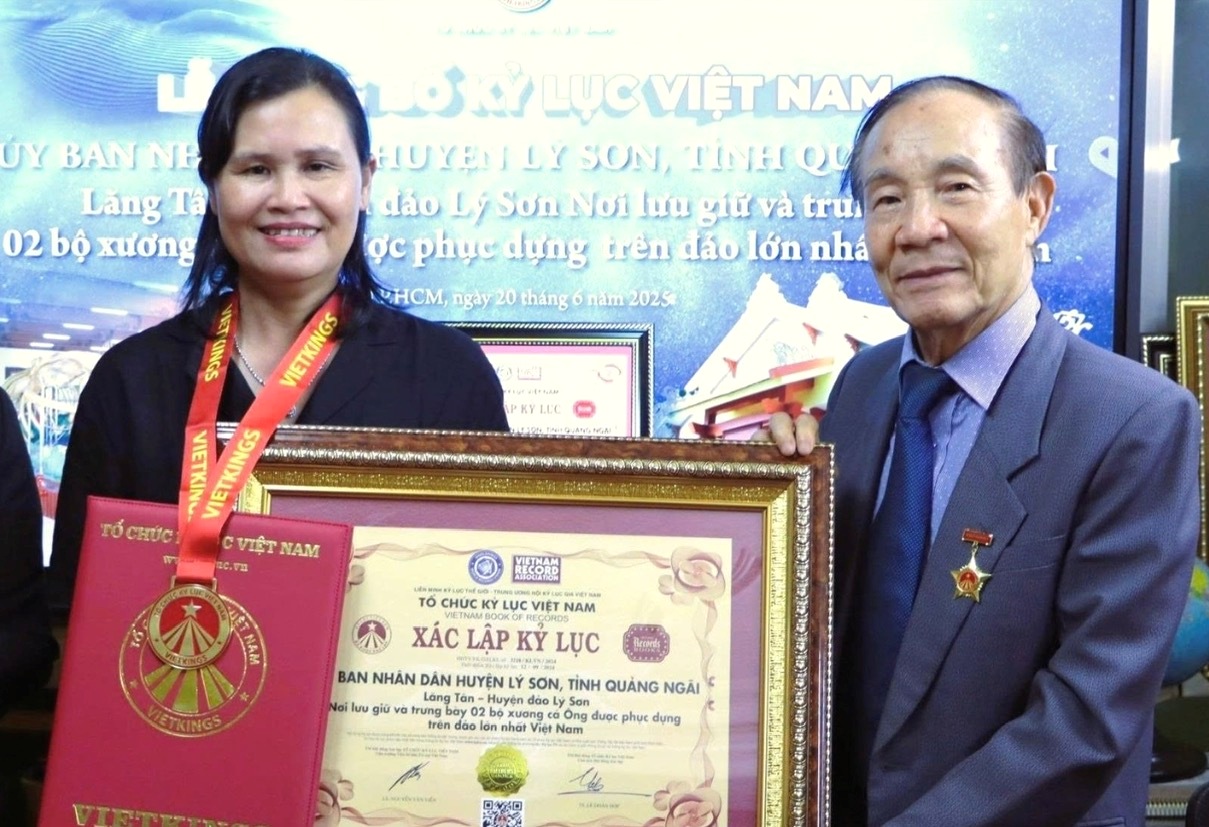 Vật thi&ecirc;ng của l&agrave;ng: Hai bộ xương &lsquo;thần Nam Hải&rsquo; tr&ecirc;n đảo L&yacute; Sơn- Ảnh 4.