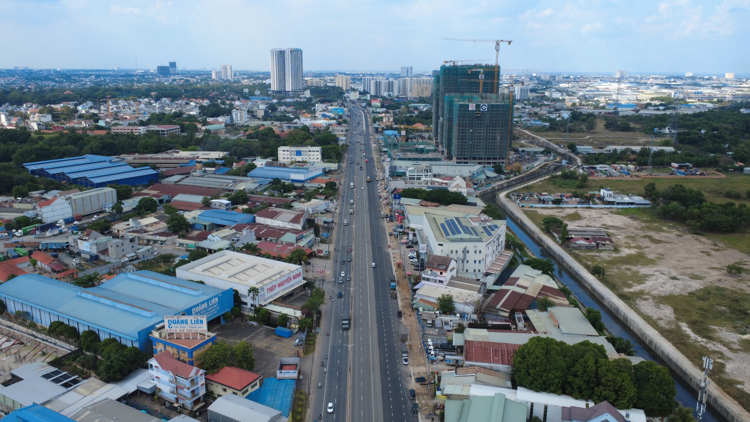 Quốc lộ 13 mở rộng 8 l&agrave;n: Người d&acirc;n chờ ng&agrave;y th&ocirc;ng suốt to&agrave;n tuyến - Ảnh 1.