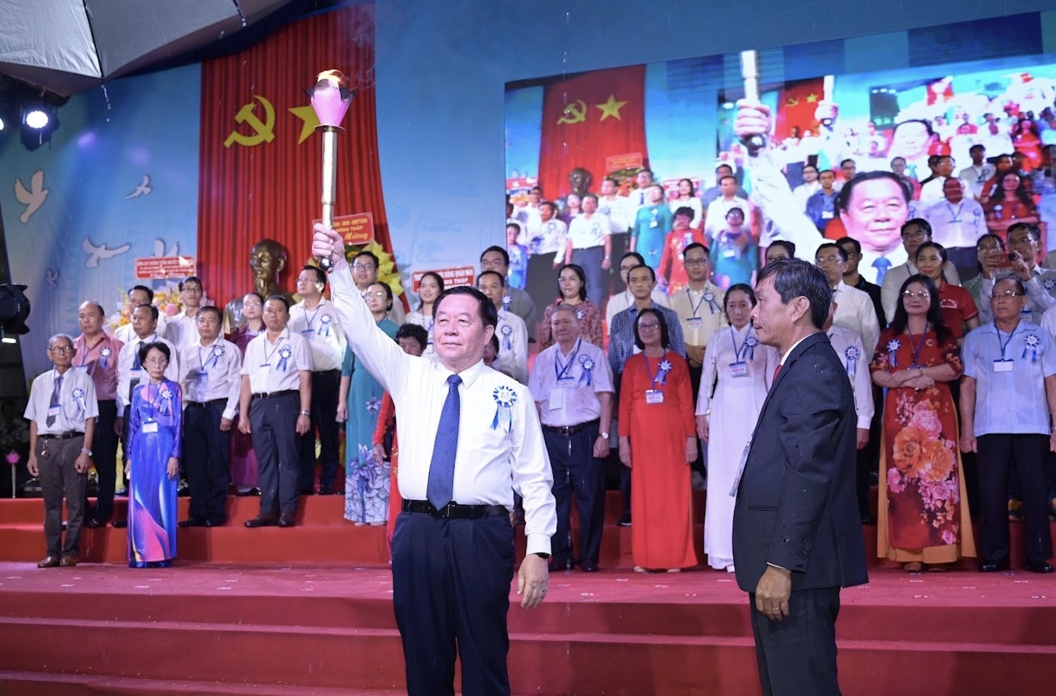 Ng&ocirc;i trường ở miền T&acirc;y c&oacute; truyền thống thi đậu Y dược, B&aacute;ch khoa, Sư phạm - Ảnh 1.