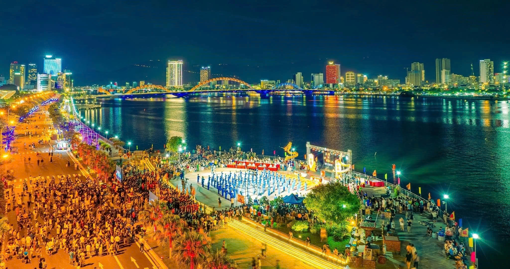 Đ&ecirc;m gala Tổ quốc b&igrave;nh y&ecirc;n ho&agrave;nh tr&aacute;ng tr&ecirc;n s&ocirc;ng H&agrave;n dịp lễ 30 . 4 - Ảnh 4.