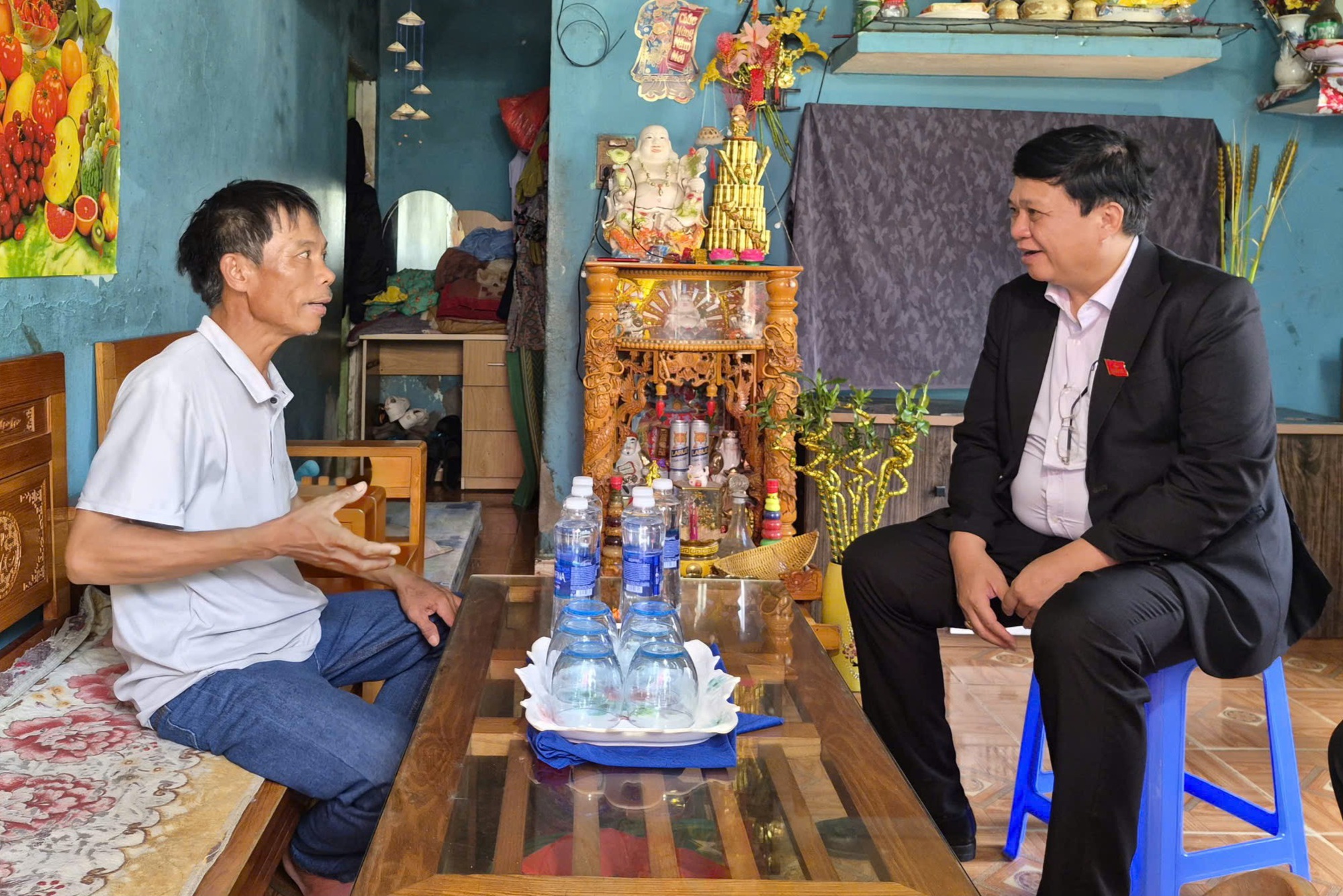 Người đàn ông kể lại khoảnh khắc lao xuống biển cứu 2 trẻ nhỏ đuối nước- Ảnh 2.