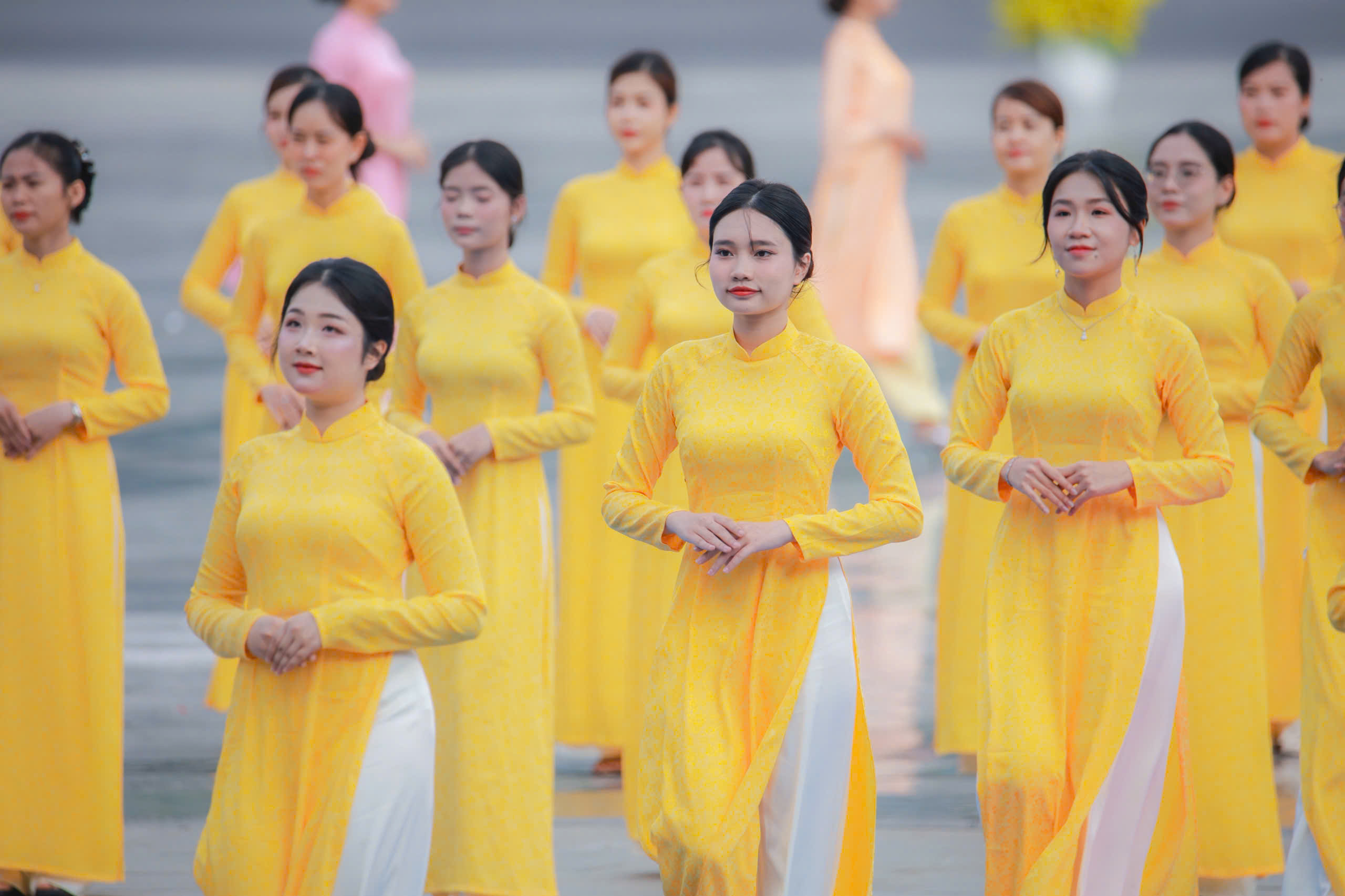 2.500 cán bộ, chiến sĩ đồng diễn nghệ thuật ở Quân khu 7- Ảnh 9.