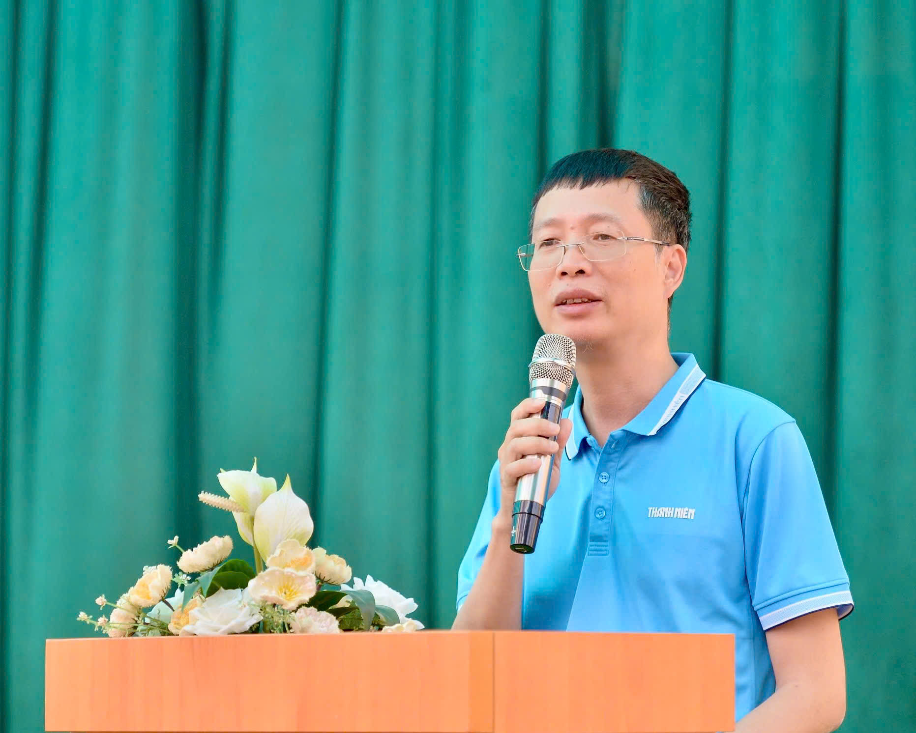 Mang yêu thương đến Mường Phăng trong hành trình về nguồn của Báo Thanh Niên - Ảnh 2.