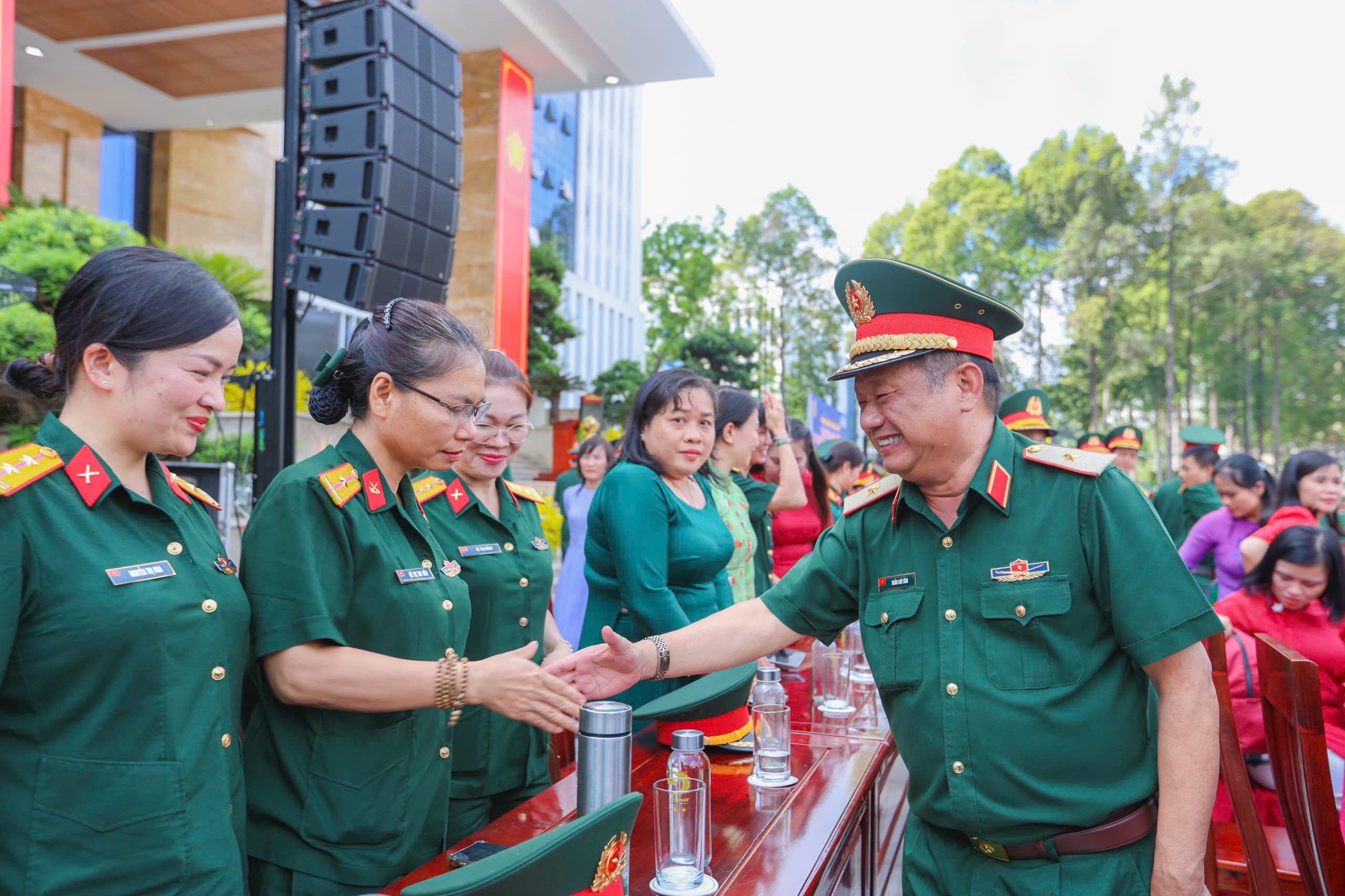 2.500 cán bộ, chiến sĩ đồng diễn nghệ thuật ở Quân khu 7- Ảnh 10.