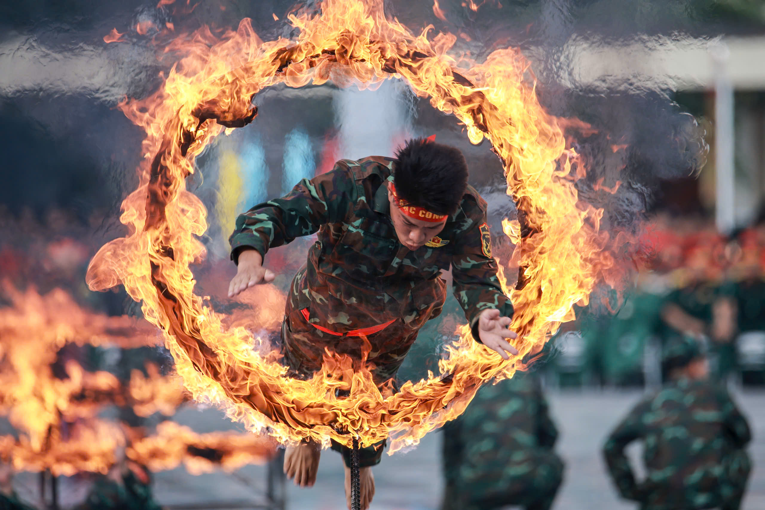 2.500 cán bộ, chiến sĩ đồng diễn nghệ thuật ở Quân khu 7- Ảnh 7.