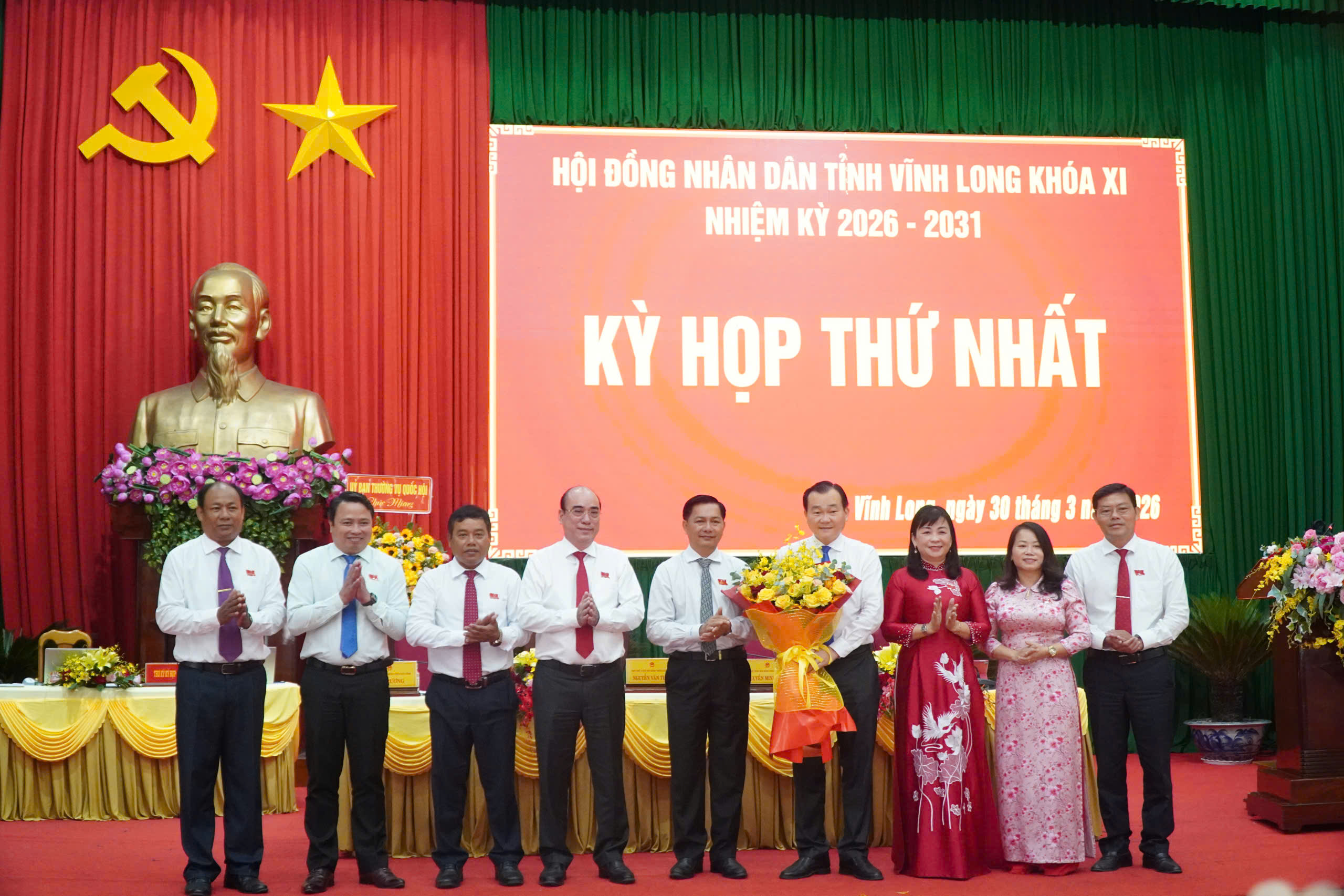 Hội đồng nhân dân tỉnh khóa XI bầu 2 chủ tịch HĐND và UBND tỉnh - Ảnh 4.