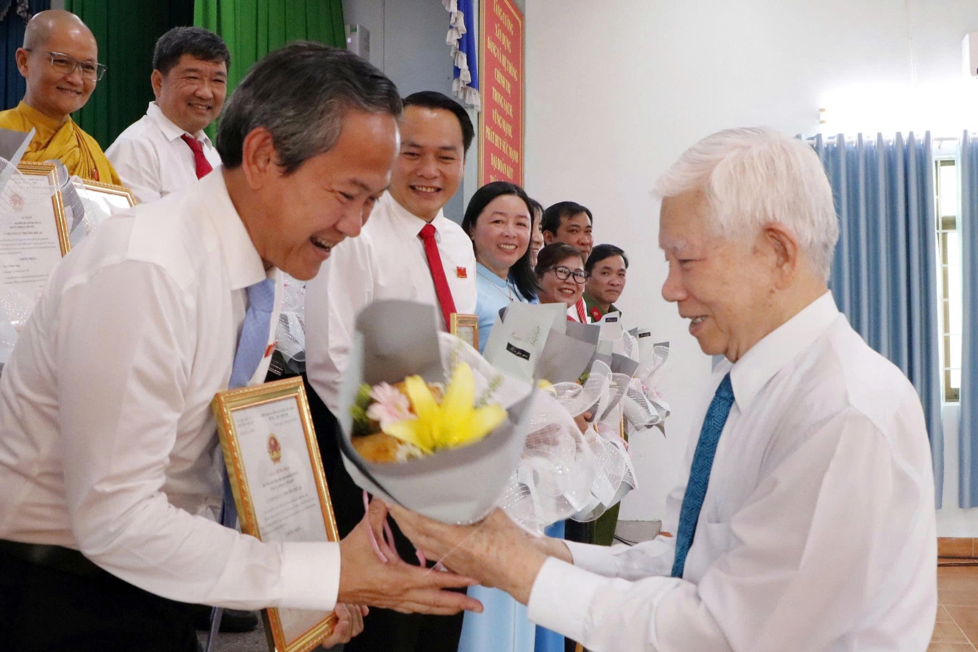 HĐND phường Phú An kiện toàn nhân sự chủ chốt tại kỳ họp thứ nhất khóa II - Ảnh 1.