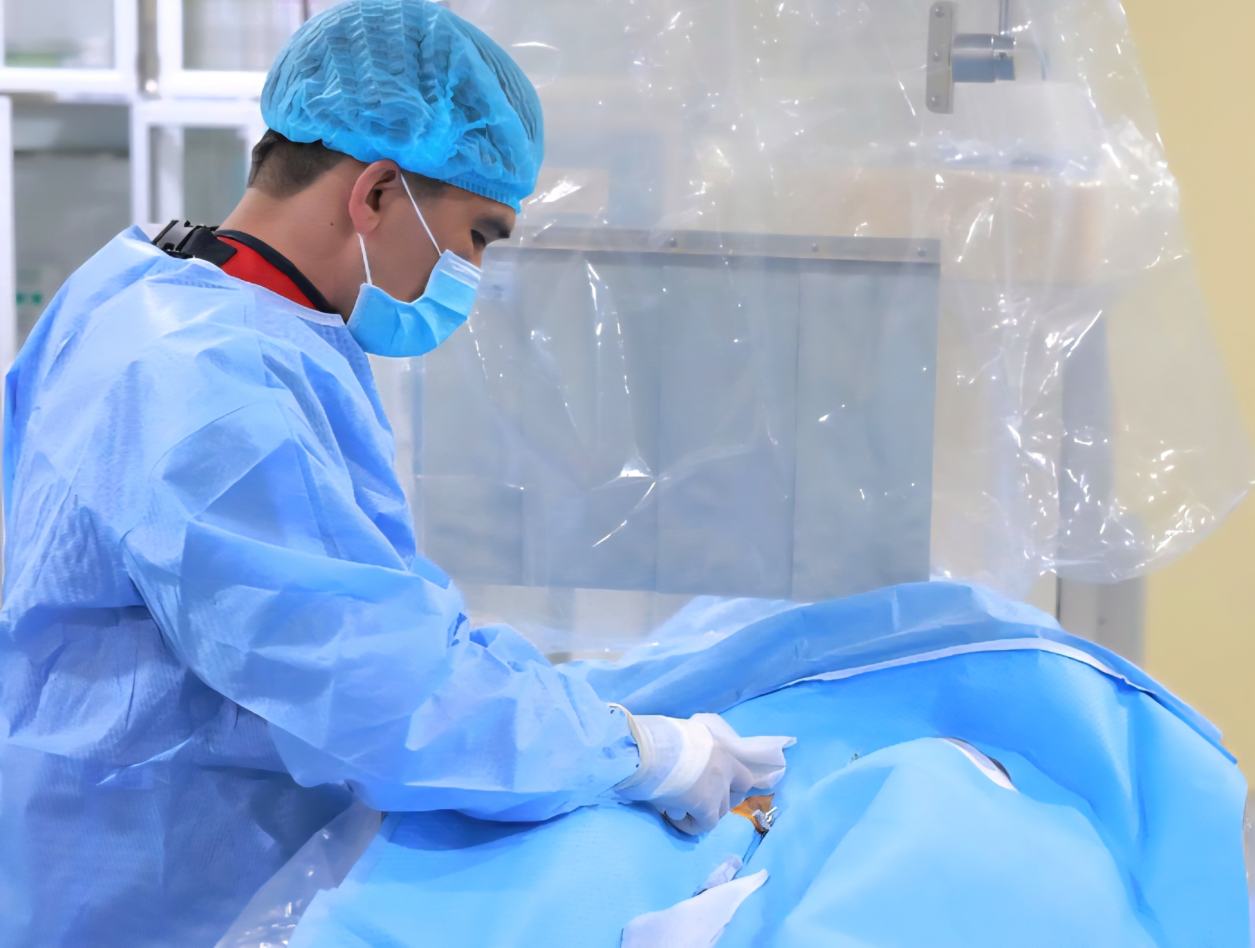 Nam bệnh nhân được cứu sống sau 3 lần ngưng tim  - Ảnh 1.