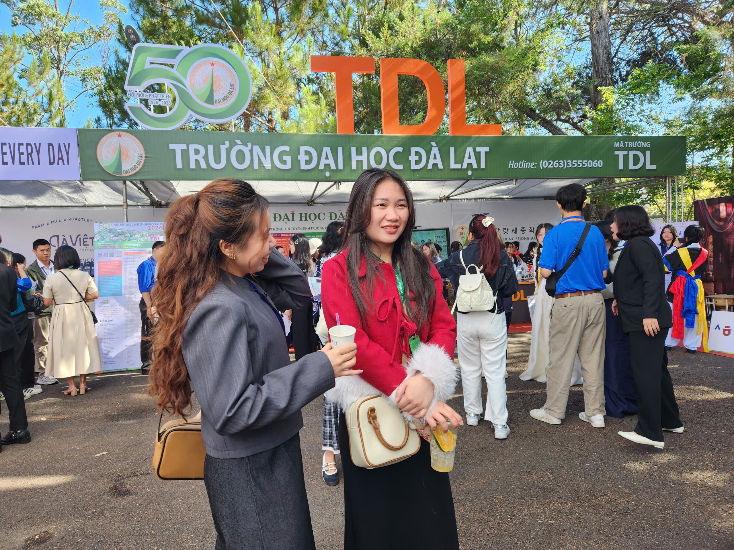 Gần 5.000 học sinh lớp 12 'h&iacute;t thở' kh&ocirc;ng kh&iacute; đại học trước c&aacute;c kỳ thi lớn - Ảnh 15.