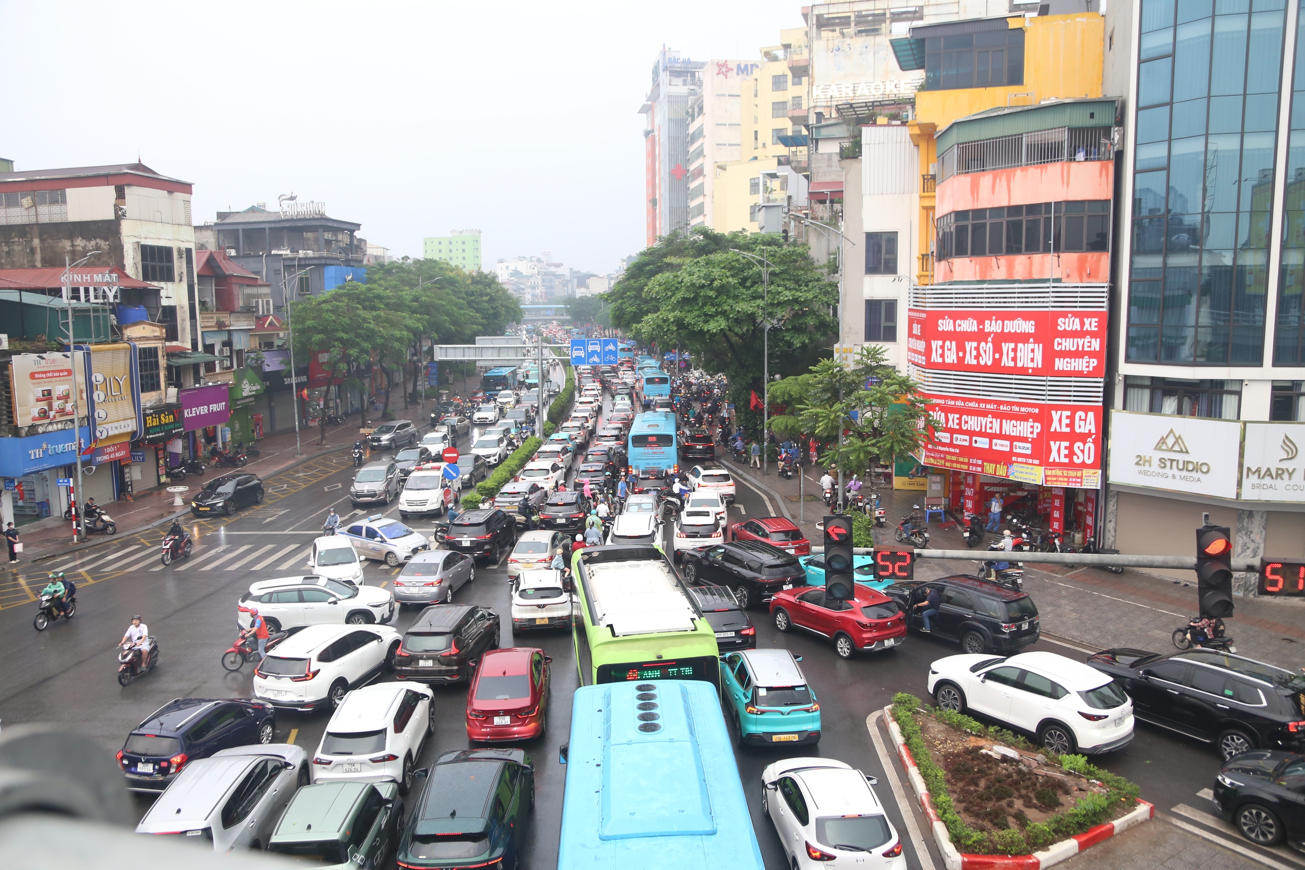 Cầu Chương Dương 'thất thủ' khi H&agrave; Nội cấm xe qua cầu Long Bi&ecirc;n - Ảnh 11.