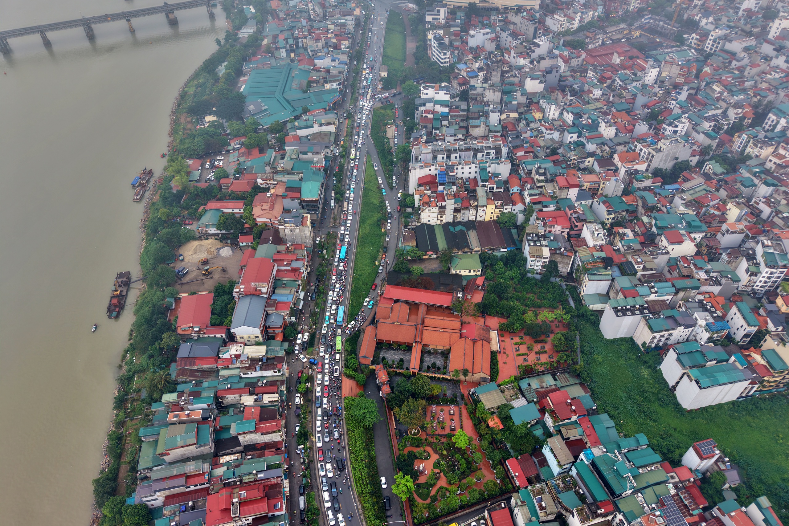 Cầu Chương Dương 'thất thủ' khi H&agrave; Nội cấm xe qua cầu Long Bi&ecirc;n - Ảnh 5.
