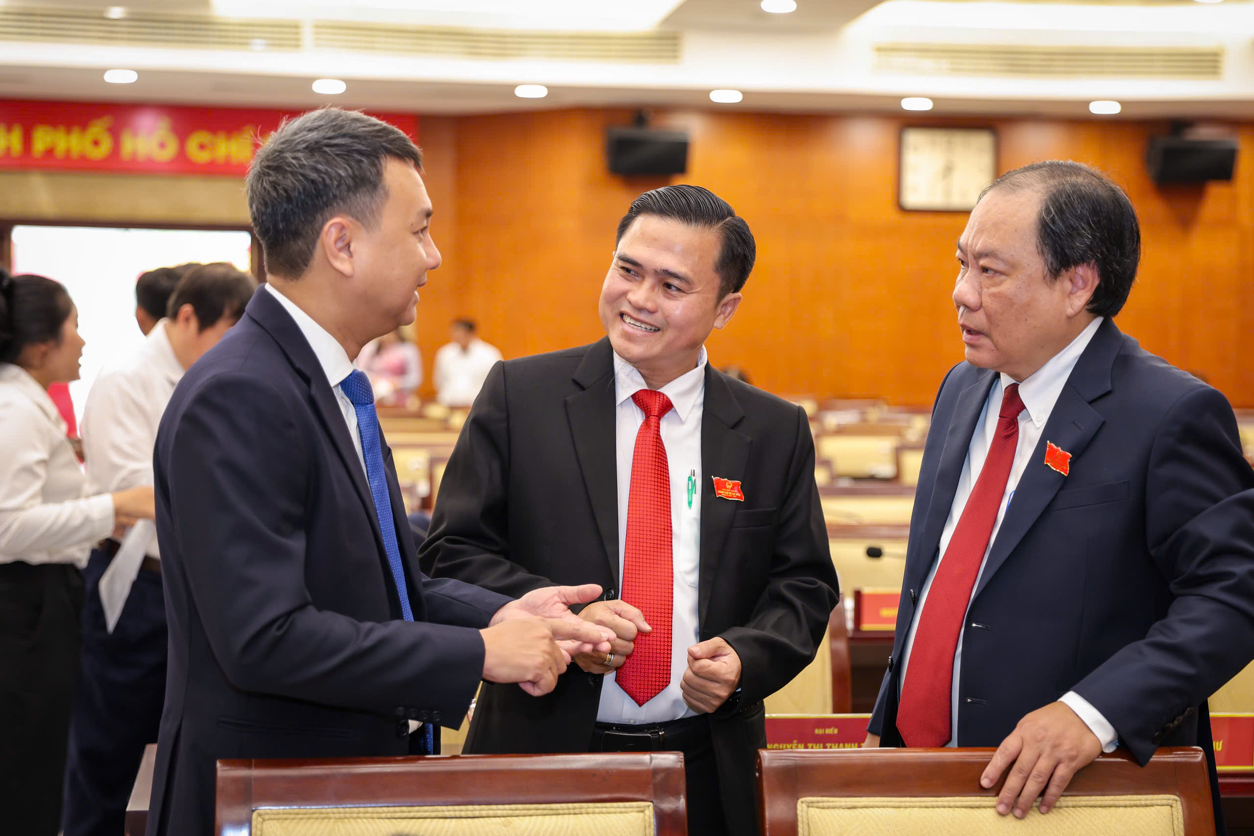 Lãnh đạo Quốc hội, Thành ủy TP.HCM dự kỳ họp HĐND TP.HCM đầu tiên - Ảnh 6.