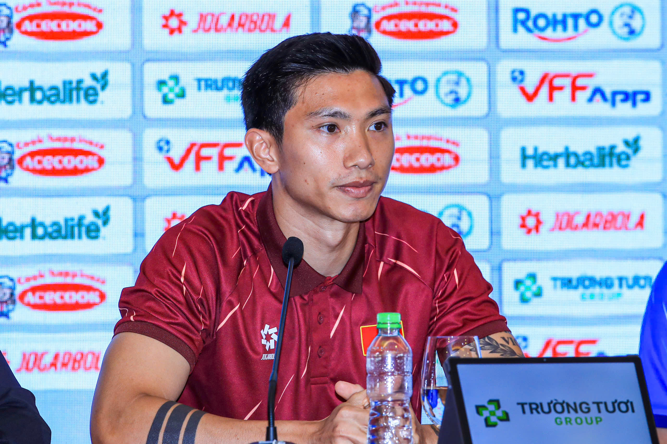 Văn Hậu 'tuy&ecirc;n bố cứng' trước ng&agrave;y t&aacute;i đấu Malaysia, HLV Kim Sang-sik dự đo&aacute;n tỷ số cho ĐT Việt Nam