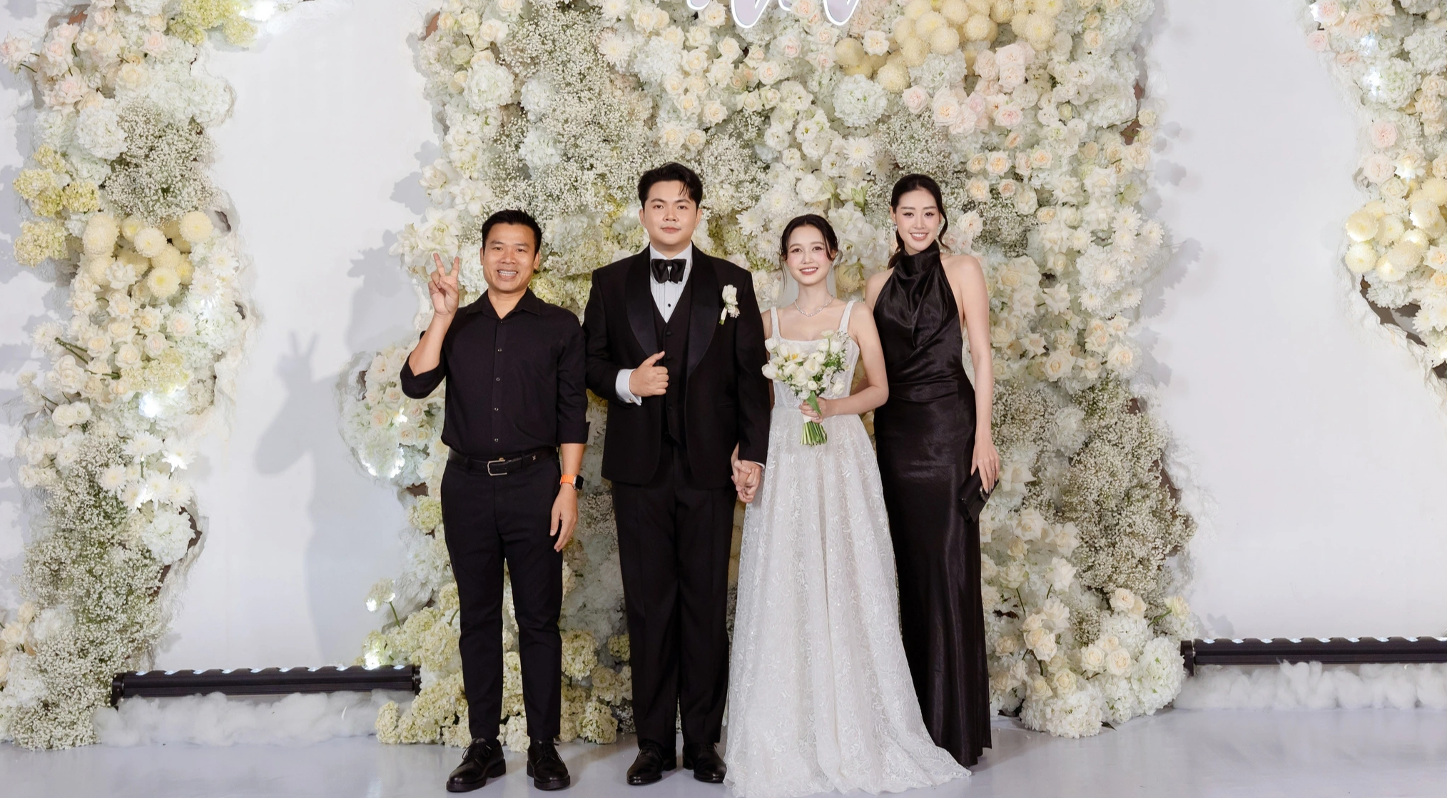 Sam, Trương Quỳnh Anh mặc gợi cảm dự đ&aacute;m cưới Nhung Gumiho v&agrave; chồng nhạc sĩ - Ảnh 10.