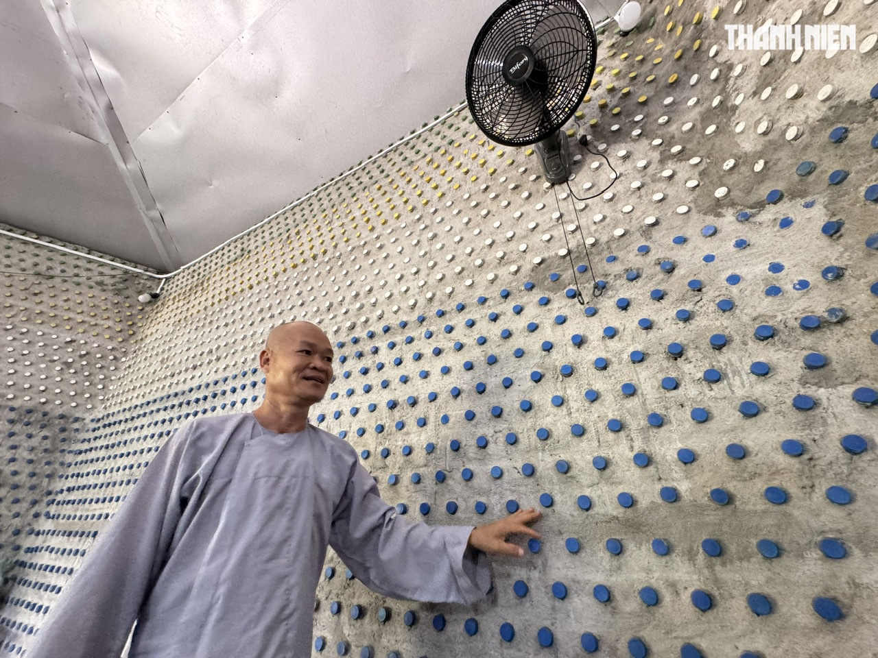 70.000 chai nhựa 'hóa thân' thành ngôi đền độc đáo ở Quảng Ngãi- Ảnh 4. 70.000 chai nhựa 'hóa thân' thành ngôi đền độc đáo ở Quảng Ngãi- Ảnh 4.