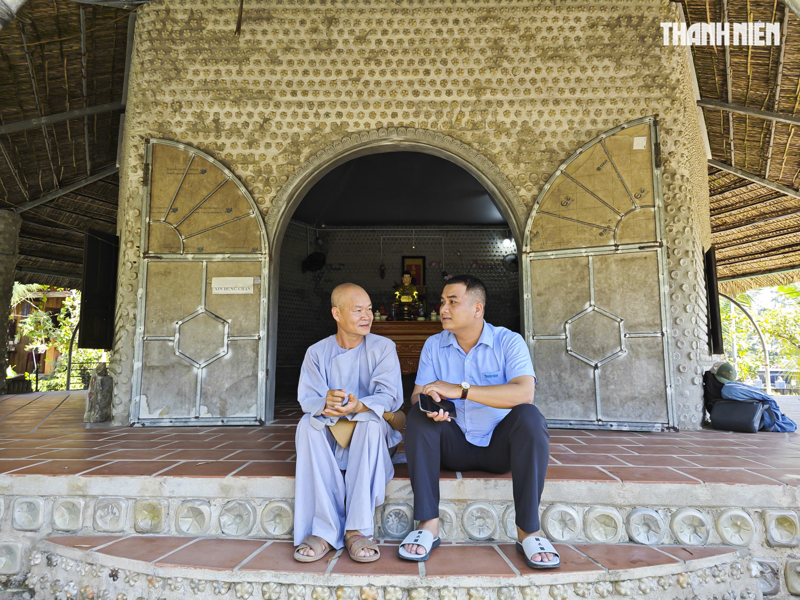 70.000 chai nhựa 'hóa thân' thành ngôi đền độc đáo ở Quảng Ngãi- Ảnh 3. 70.000 chai nhựa 'hóa thân' thành ngôi đền độc đáo ở Quảng Ngãi- Ảnh 3.