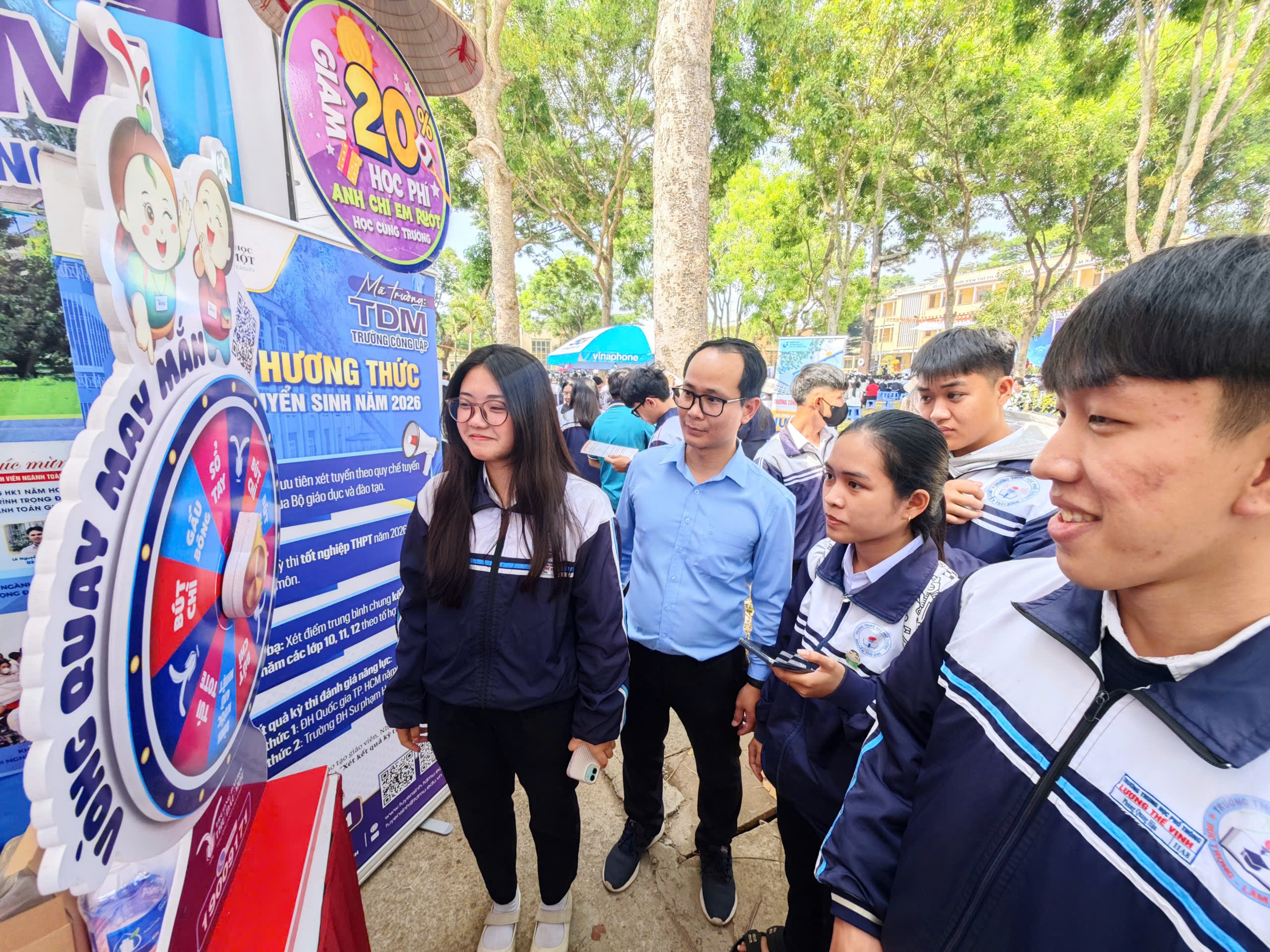 Gần 5.000 học sinh lớp 12 'h&iacute;t thở' kh&ocirc;ng kh&iacute; đại học trước c&aacute;c kỳ thi lớn - Ảnh 17.