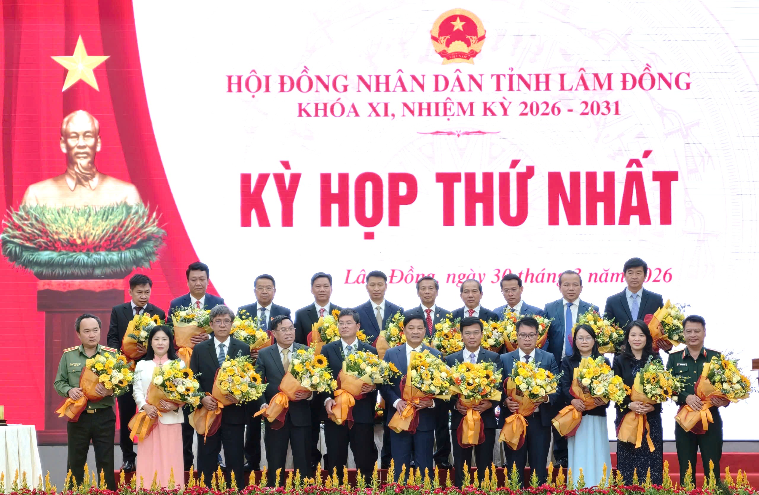 Ông Hồ Văn Mười giữ chức Chủ tịch UBND tỉnh Lâm Đồng nhiệm kỳ 2026 - 2031 - Ảnh 2.