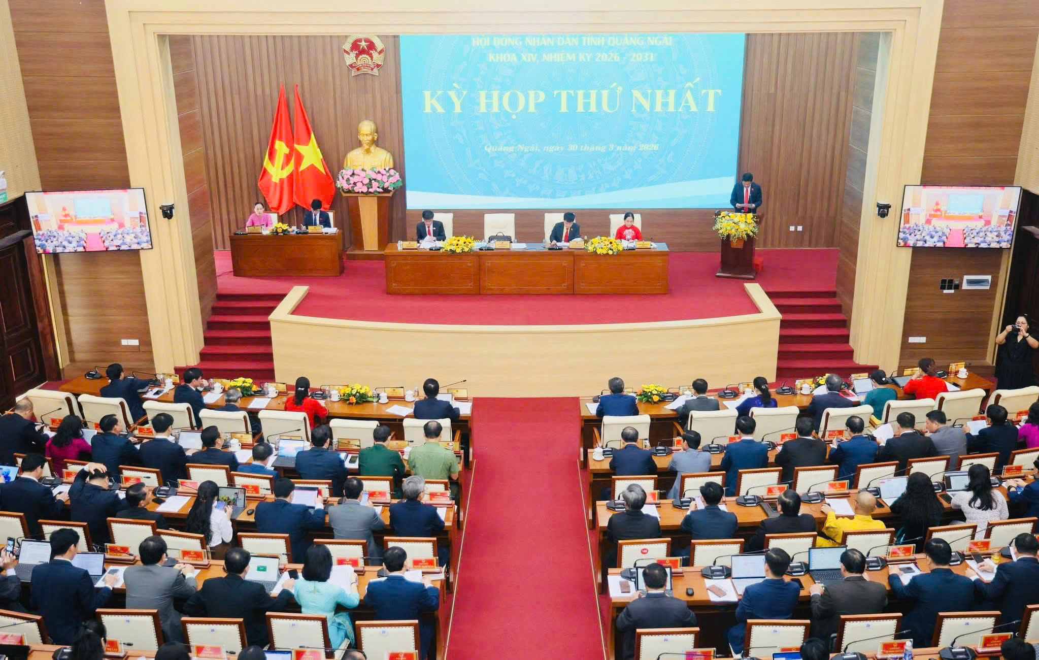 Ông Nguyễn Đức Tuy đắc cử Chủ tịch Hội đồng nhân dân tỉnh Quảng Ngãi - Ảnh 2. Ông Nguyễn Đức Tuy đắc cử Chủ tịch HĐND tỉnh Quảng Ngãi - Ảnh 3.