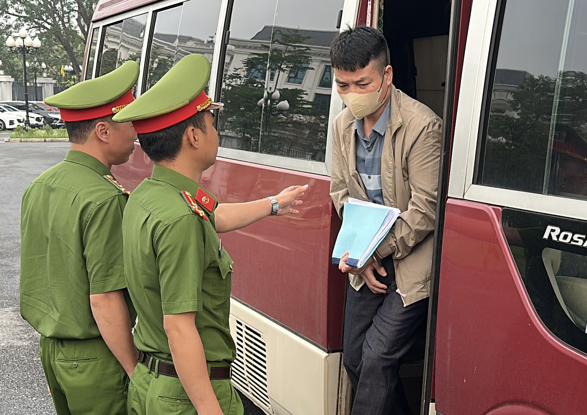 Cựu thứ trưởng Bộ NN-PTNT và 4 cấp dưới nhận hối lộ hơn 40 tỉ đồng- Ảnh 5.