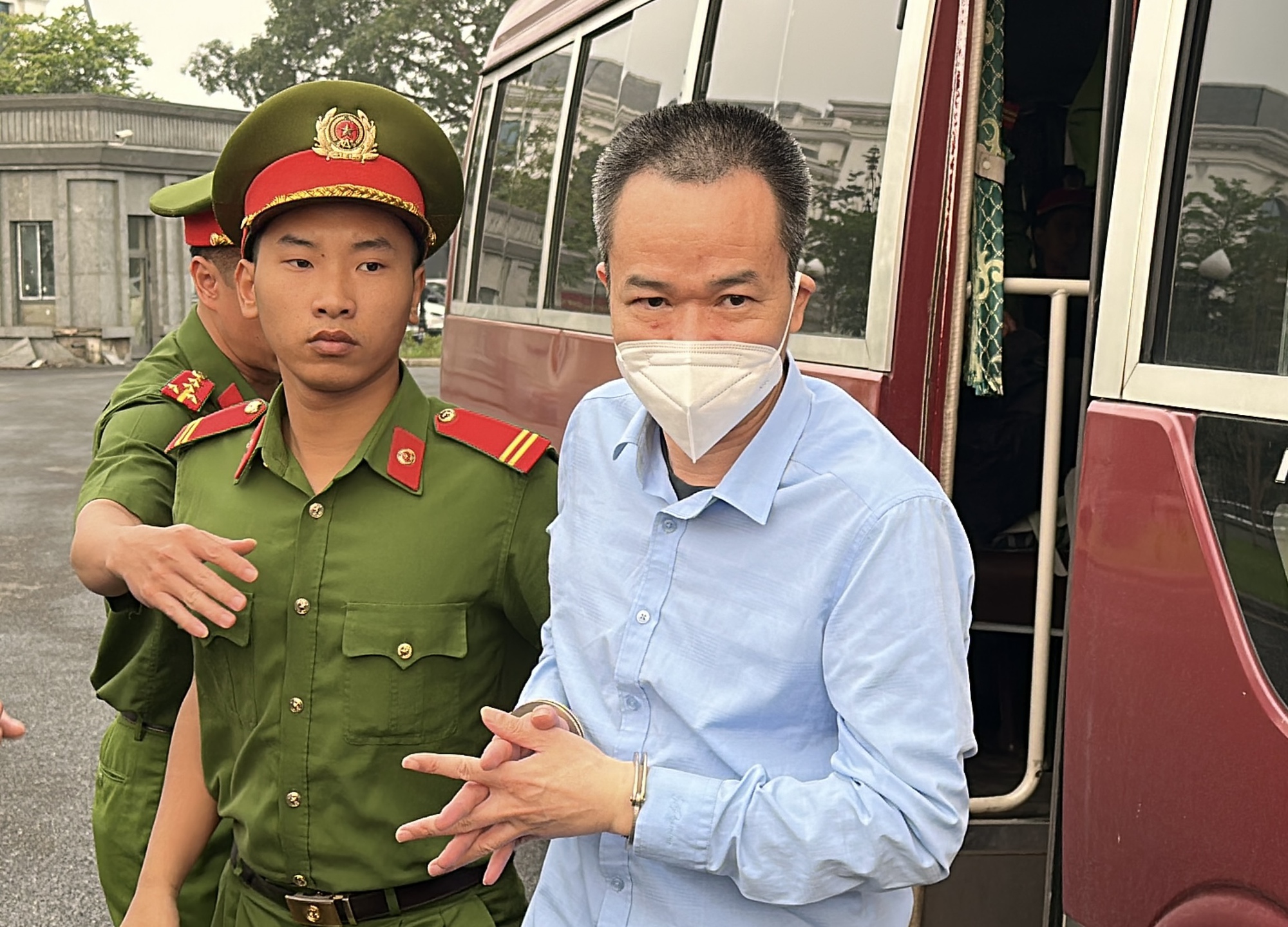 Cựu thứ trưởng Bộ NN-PTNT và 4 cấp dưới nhận hối lộ hơn 40 tỉ đồng- Ảnh 4.