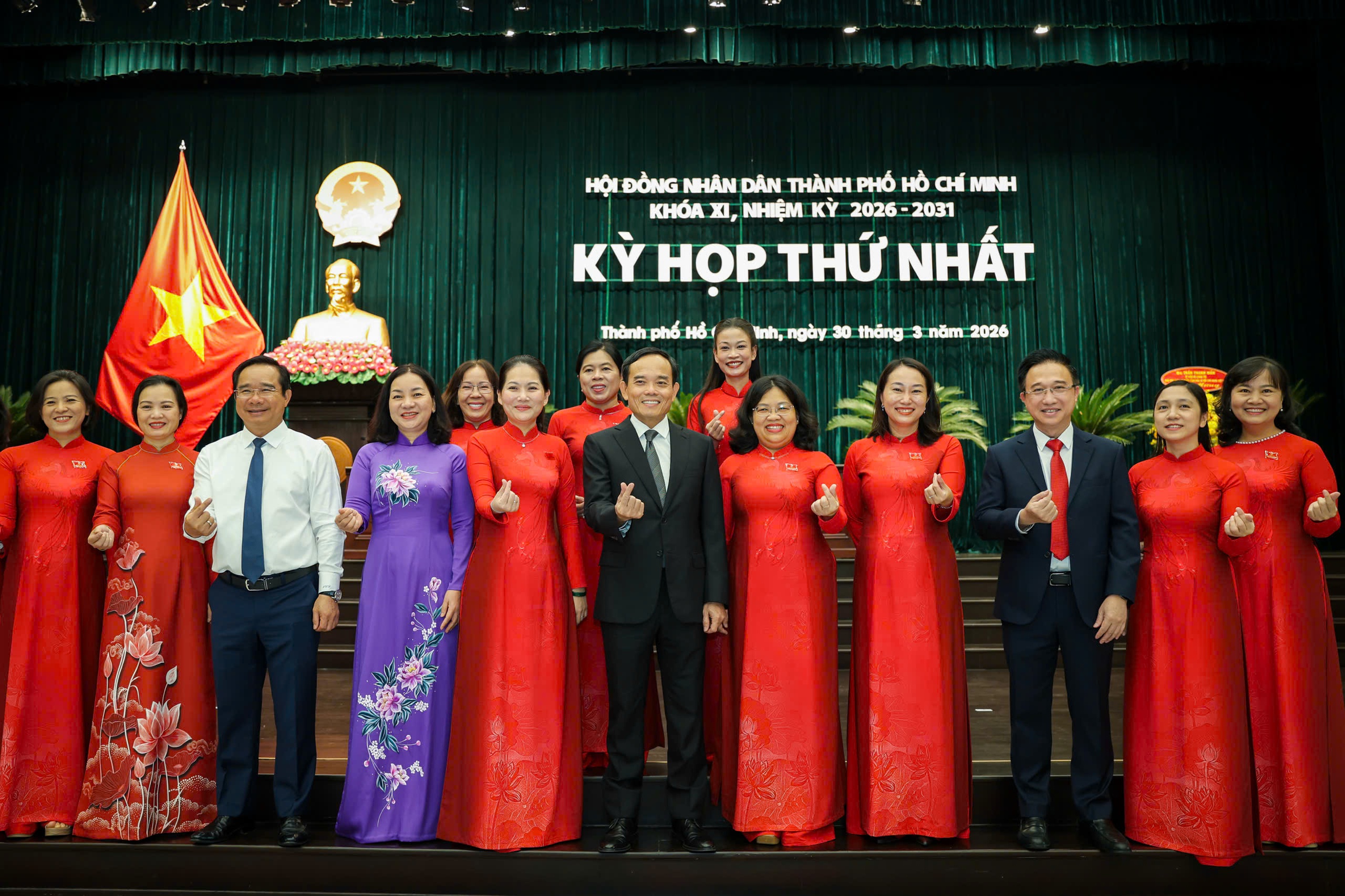 Lãnh đạo Quốc hội, Thành ủy TP.HCM dự kỳ họp đầu tiên của HĐND TP.HCM - Ảnh 1.