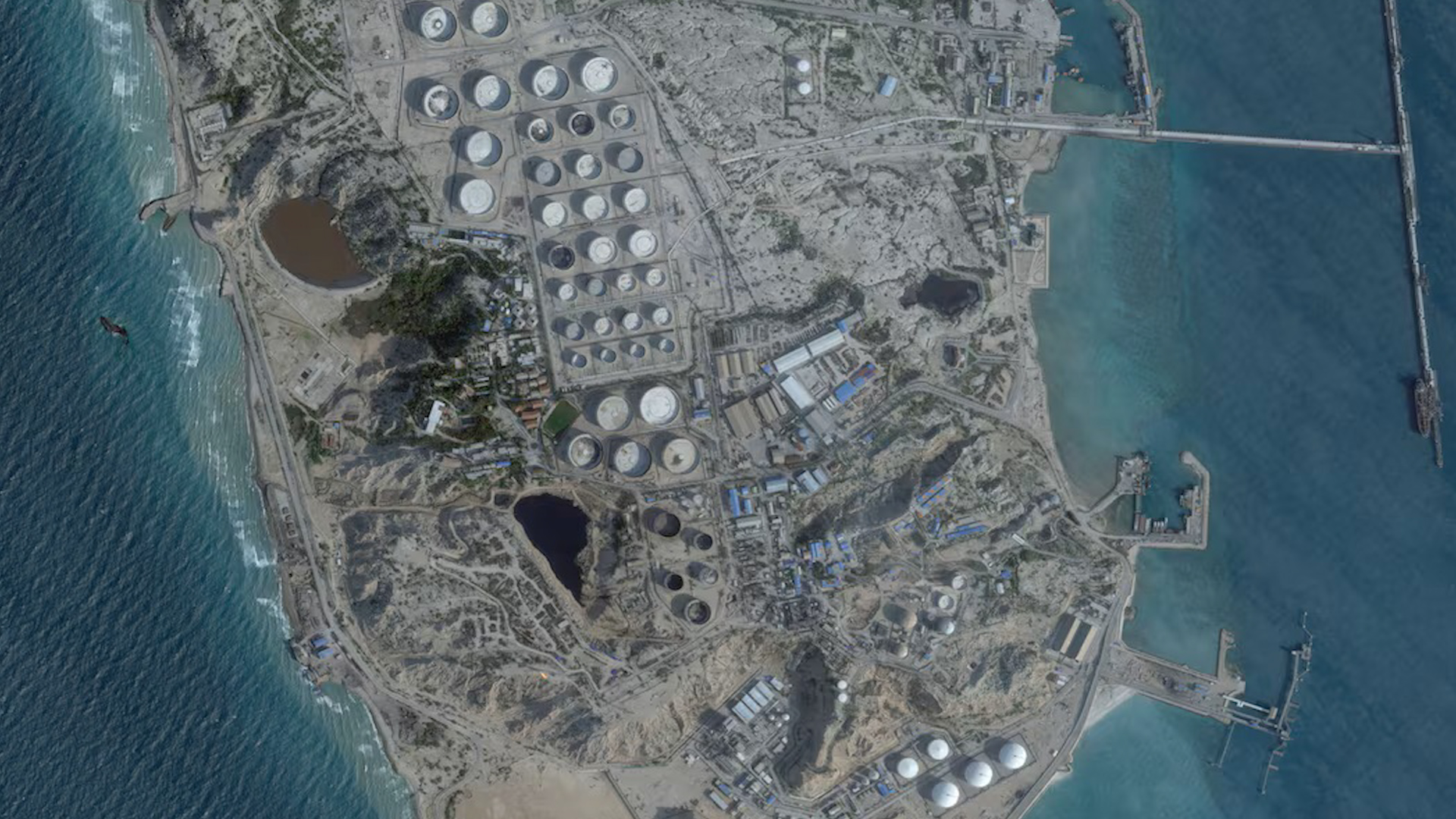 Tổng thống Trump: Mỹ c&oacute; thể chiếm đảo Kharg của Iran &lsquo;để gi&agrave;nh lấy dầu mỏ&rsquo; - Ảnh 1.